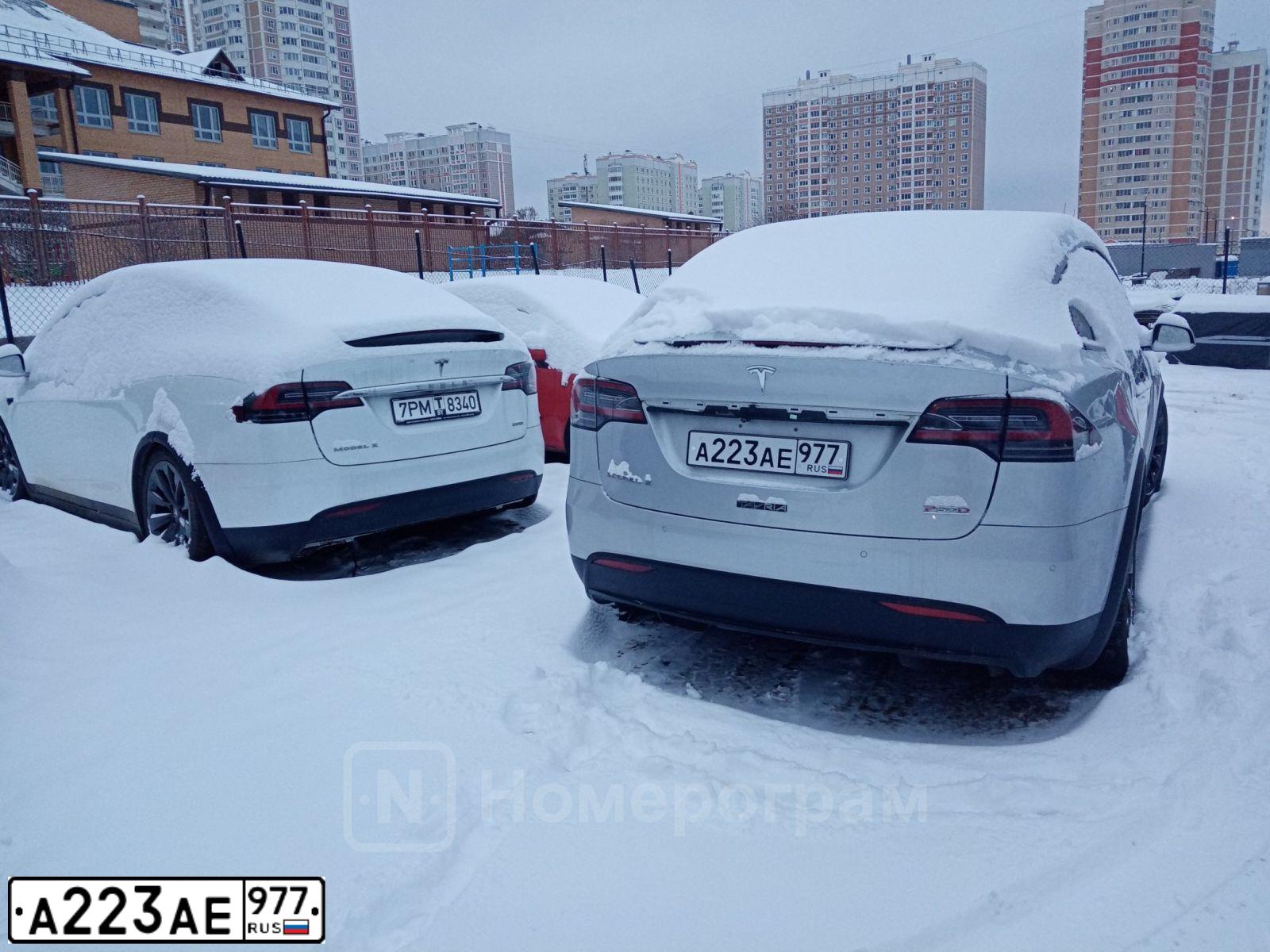Фото автомобиля TESLA MODEL X, 2016 — госномер А223АЕ977. Цвет: СЕРЫЙ