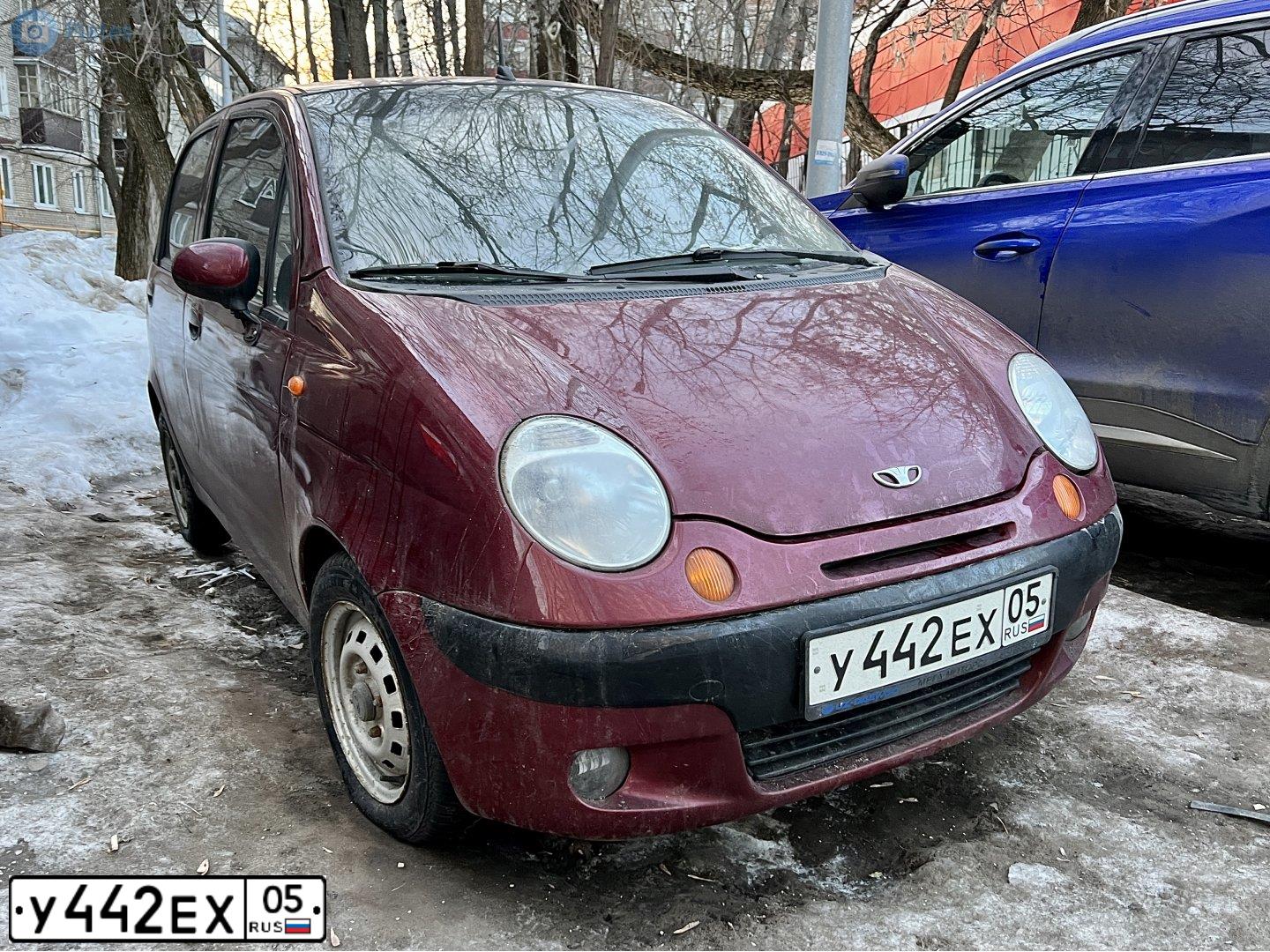 Фото автомобиля DAEWOO MATIZ, 2010 — госномер У442ЕХ05. Цвет: СПЕЛАЯ ВИШНЯ