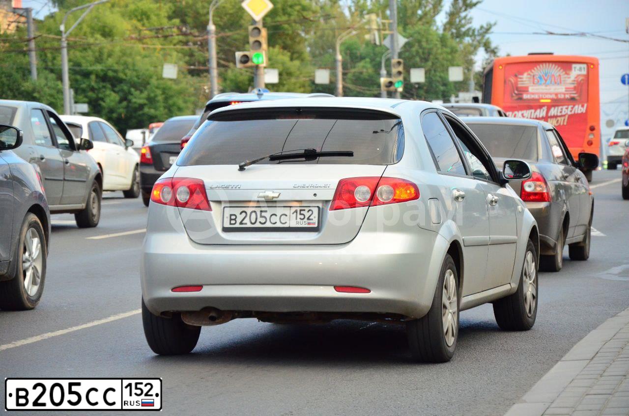 Фото автомобиля CHEVROLET LACETTI, 2008 — госномер В205СС152. Цвет: СВЕТЛО-СЕРЫЙ