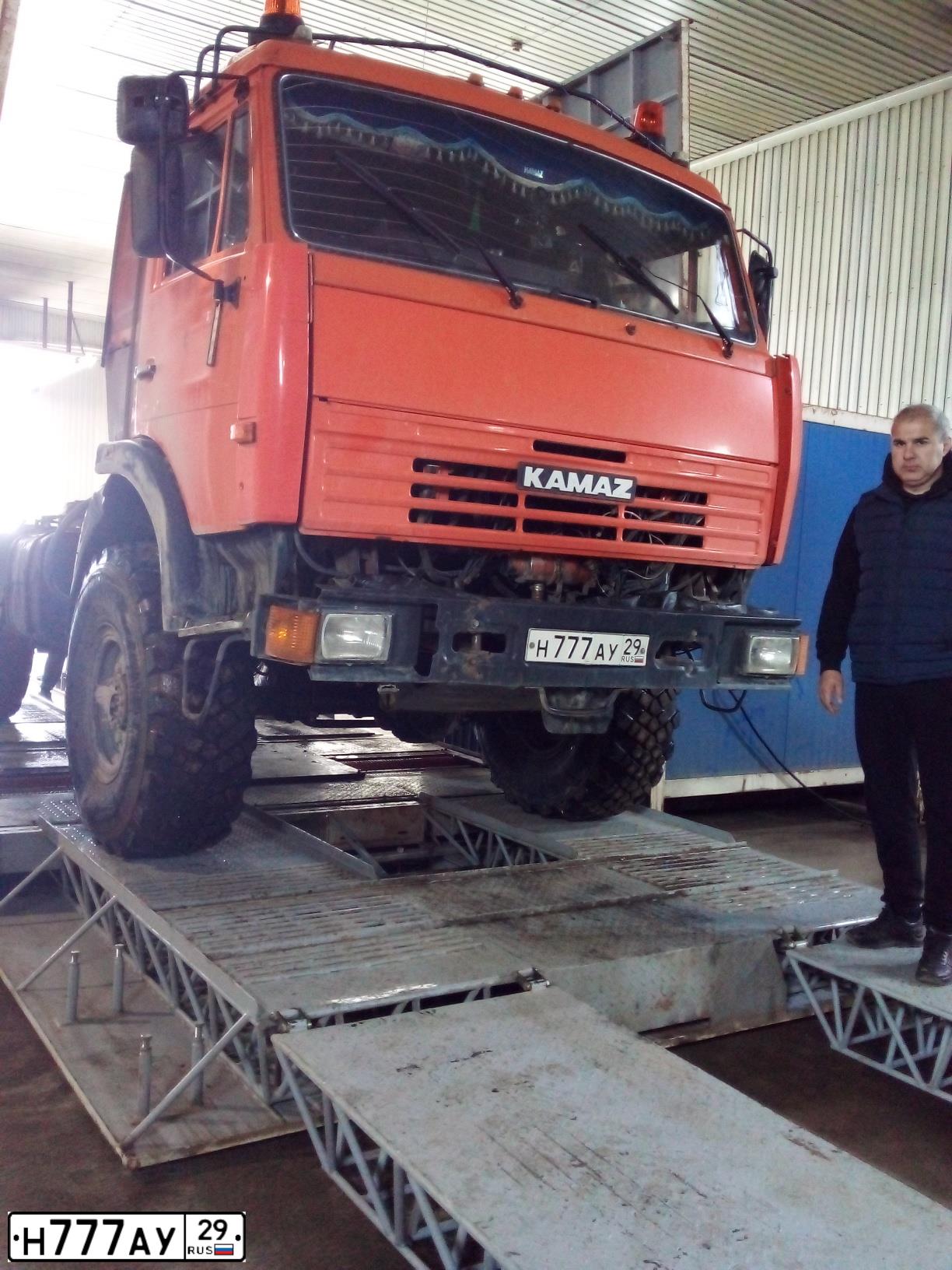 Фото автомобиля KAMAZ Z 44108 6X6, 2008 — госномер Н777АУ29. Цвет: Оранжевый