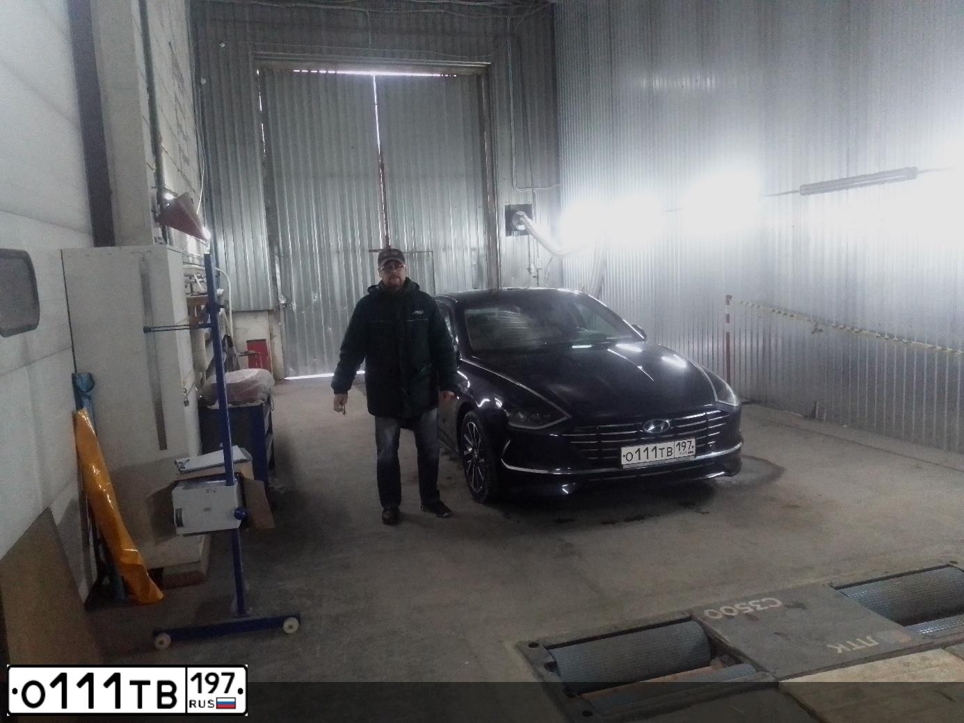 Фото автомобиля HYUNDAI SONATA, 2020 — госномер Н436ВА550. Цвет: синий