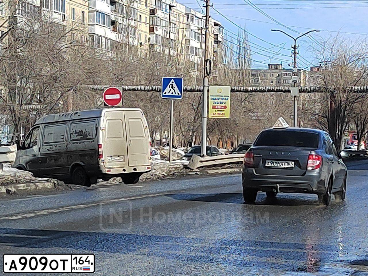 Фото автомобиля MITSUBISHI OUTLANDER, 2015 — госномер А909ОТ164. Цвет: ЧЕРНЫЙ