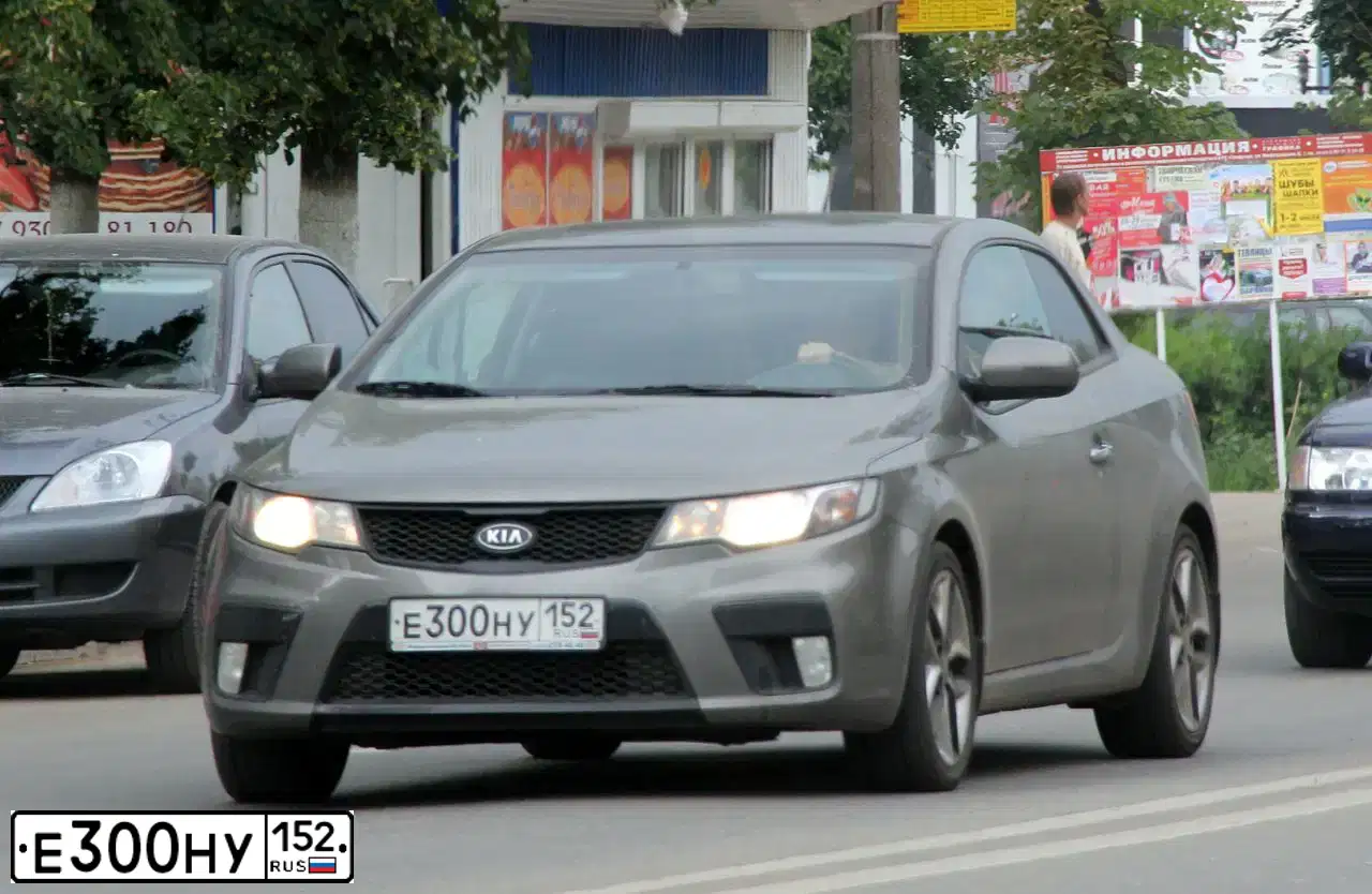 Фото автомобиля KIA CERATO, 2011 — госномер Е300НУ152. Цвет: СЕРЫЙ