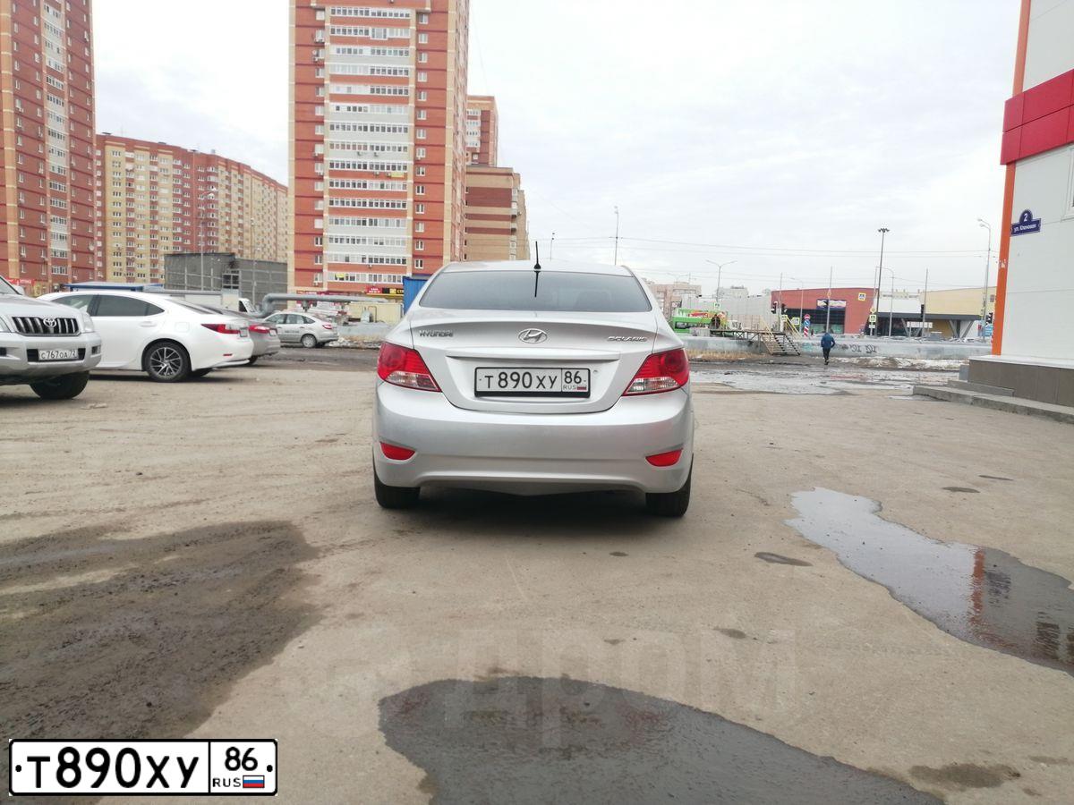 Фото автомобиля HYUNDAI SOLARIS, 2011 — госномер Е377СХ186. Цвет: Серебристый