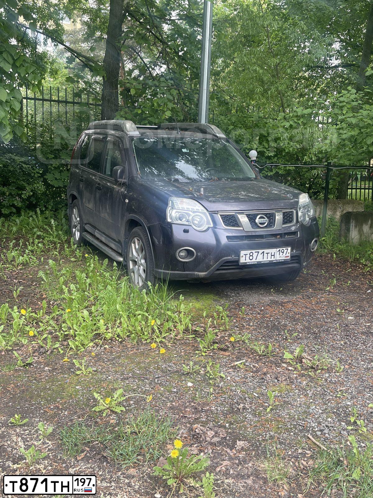 Фото автомобиля NISSAN X-TRAIL, 2011 — госномер Т871ТН197. Цвет: СЕРЫЙ