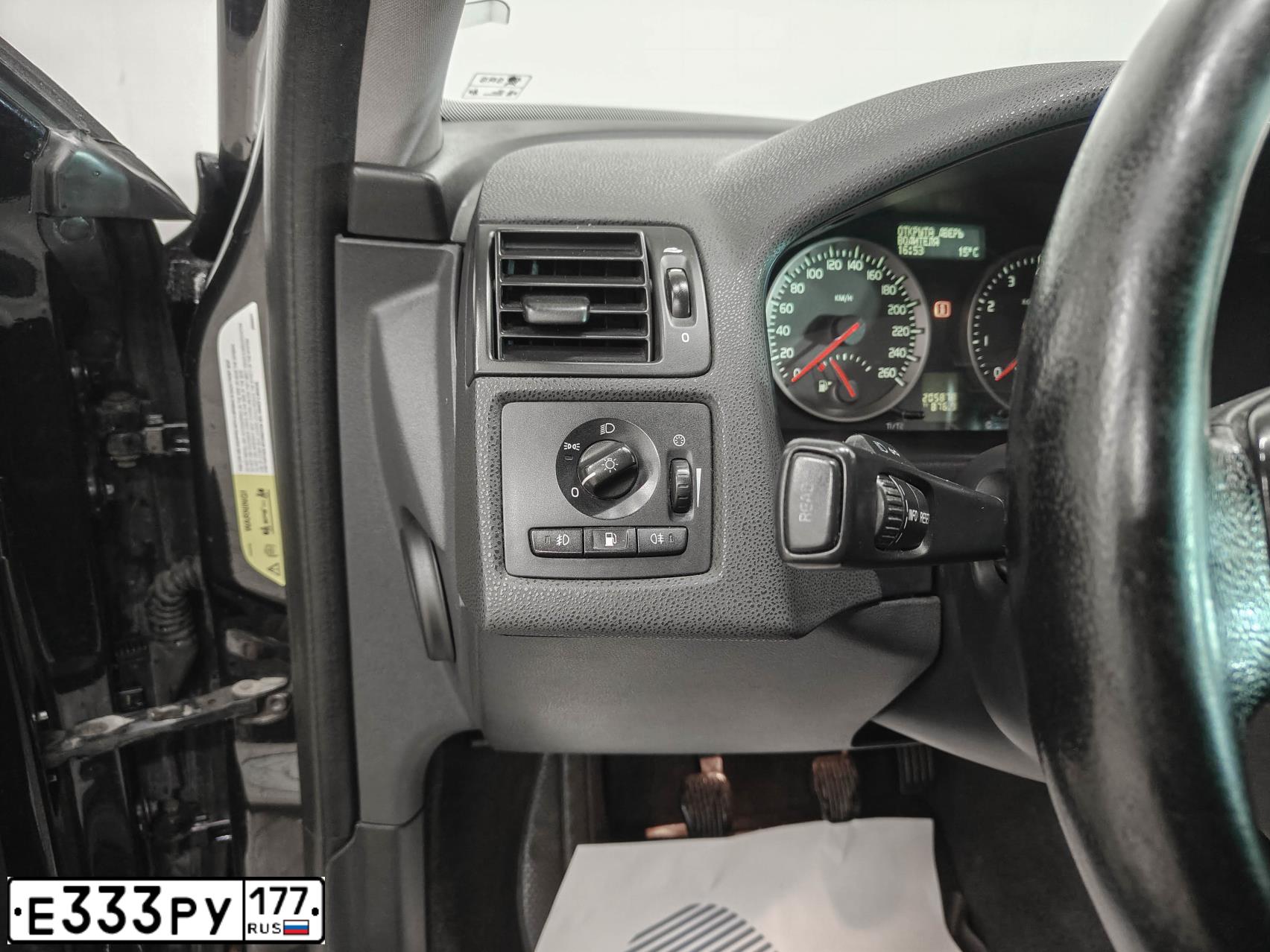 Фото автомобиля VOLVO S40, 2007 — госномер Е333РУ177. Цвет: ЧЕРНЫЙ