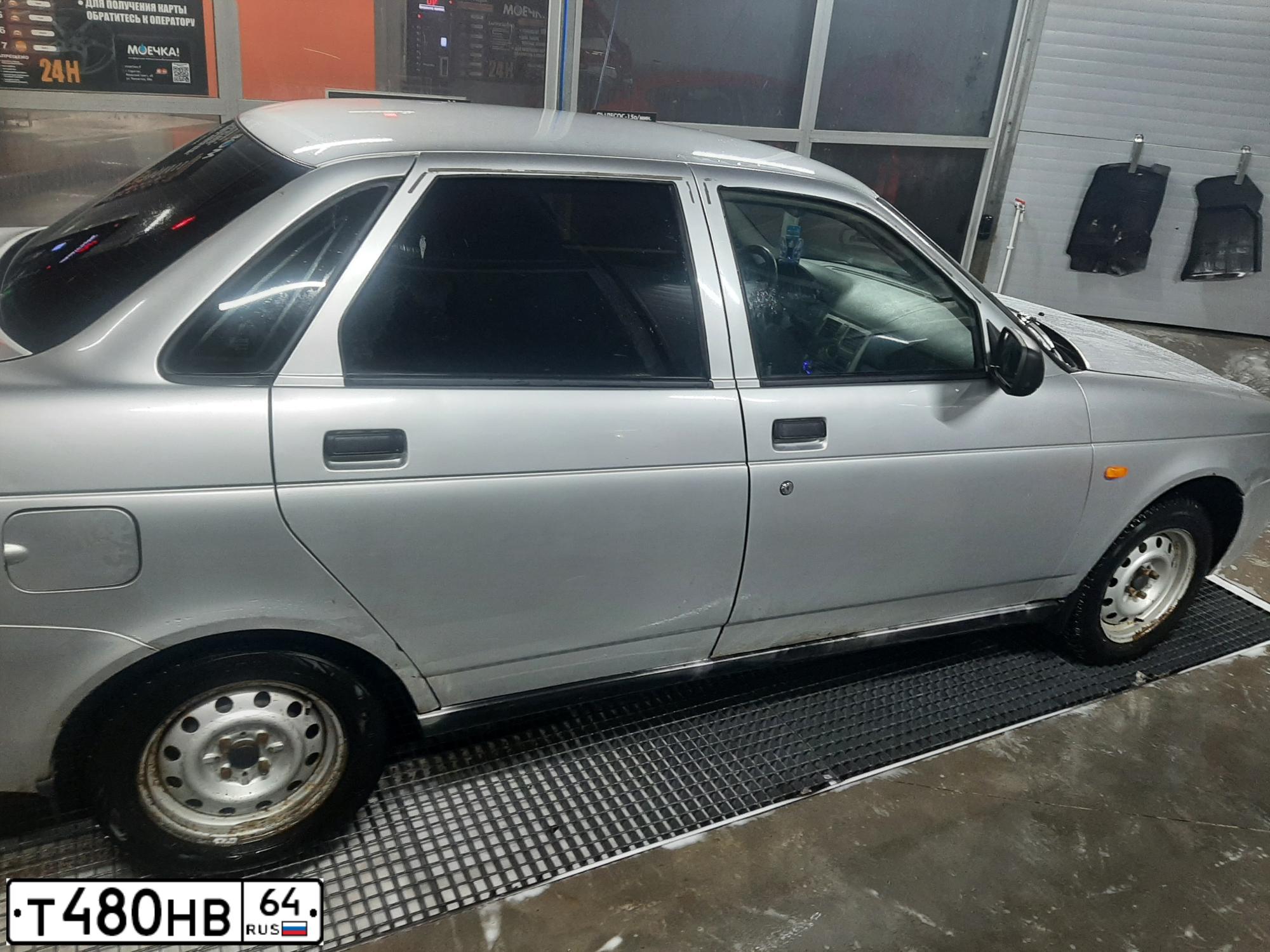 Фото автомобиля LADA 2170 PRIORA, 2009 — госномер Р969ЕН64. Цвет: СВЕТЛО СЕРЕБРИСТЫЙ МЕТАЛЛ