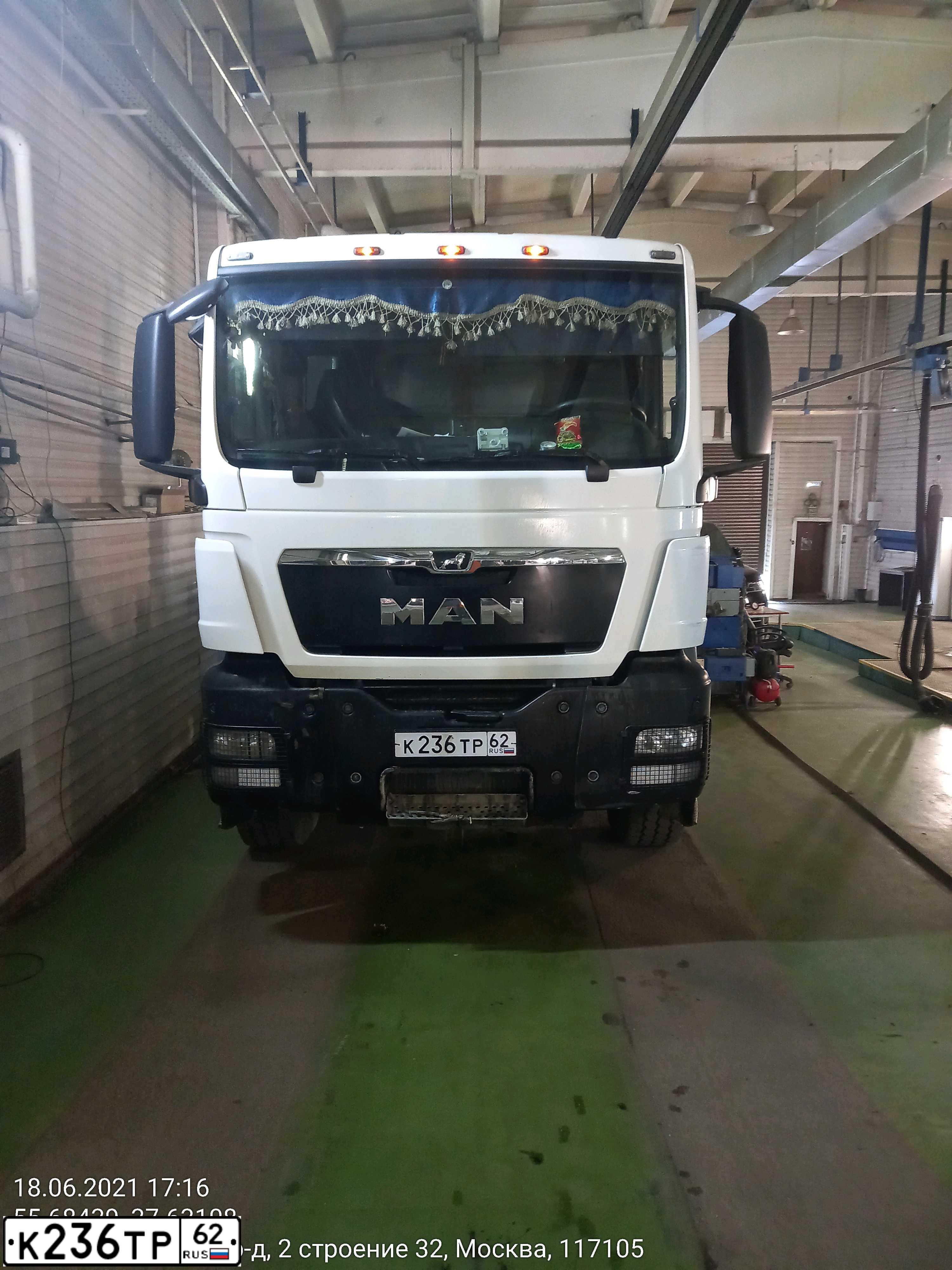 Фото автомобиля MAN TGS, 2017 — госномер К571НР797. Цвет: Белый