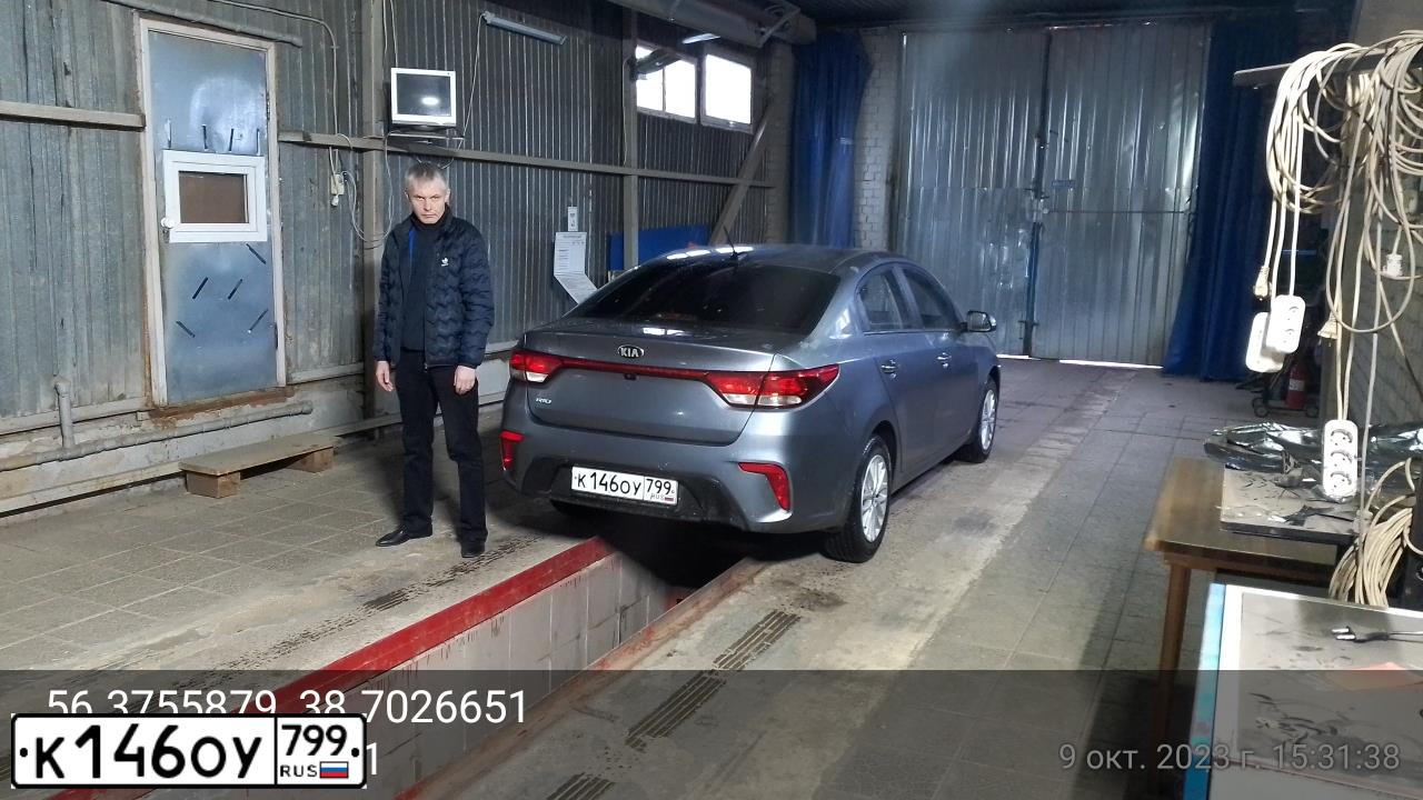 Фото автомобиля KIA RIO, 2019 — госномер К146ОУ799. Цвет: Серый