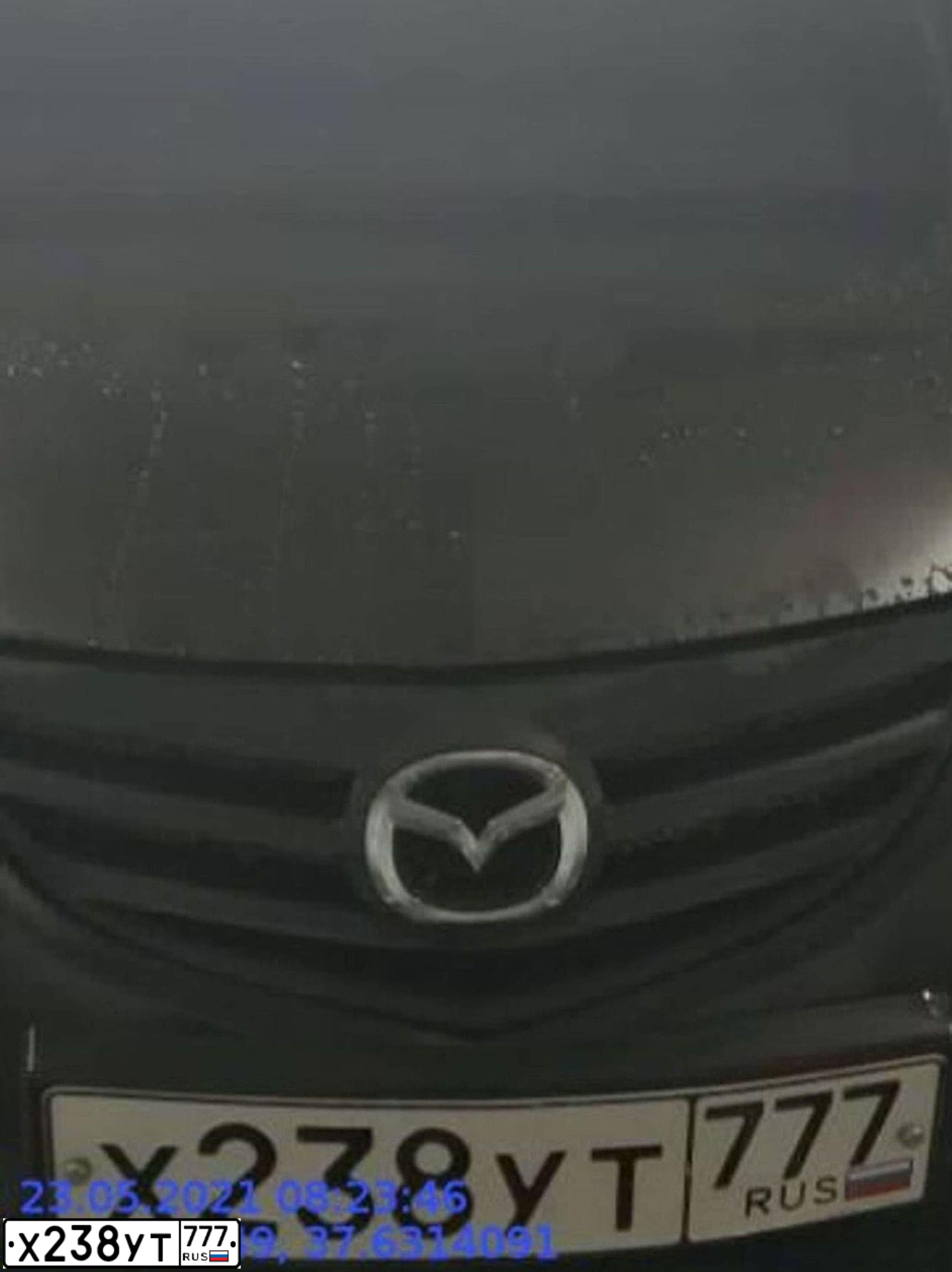 Фото автомобиля MAZDA 3, 2004 — госномер О400КВ199. Цвет: ЧЕРНЫЙ