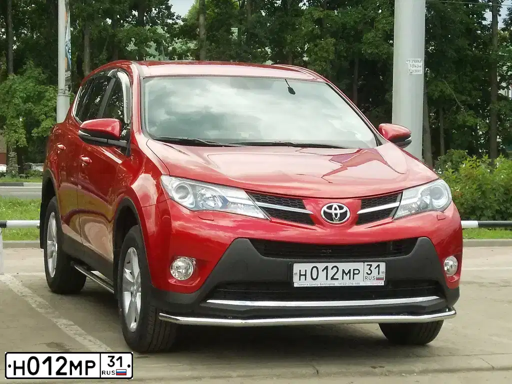 Фото автомобиля TOYOTA RAV4, 2013 — госномер О853СТ198. Цвет: Красный