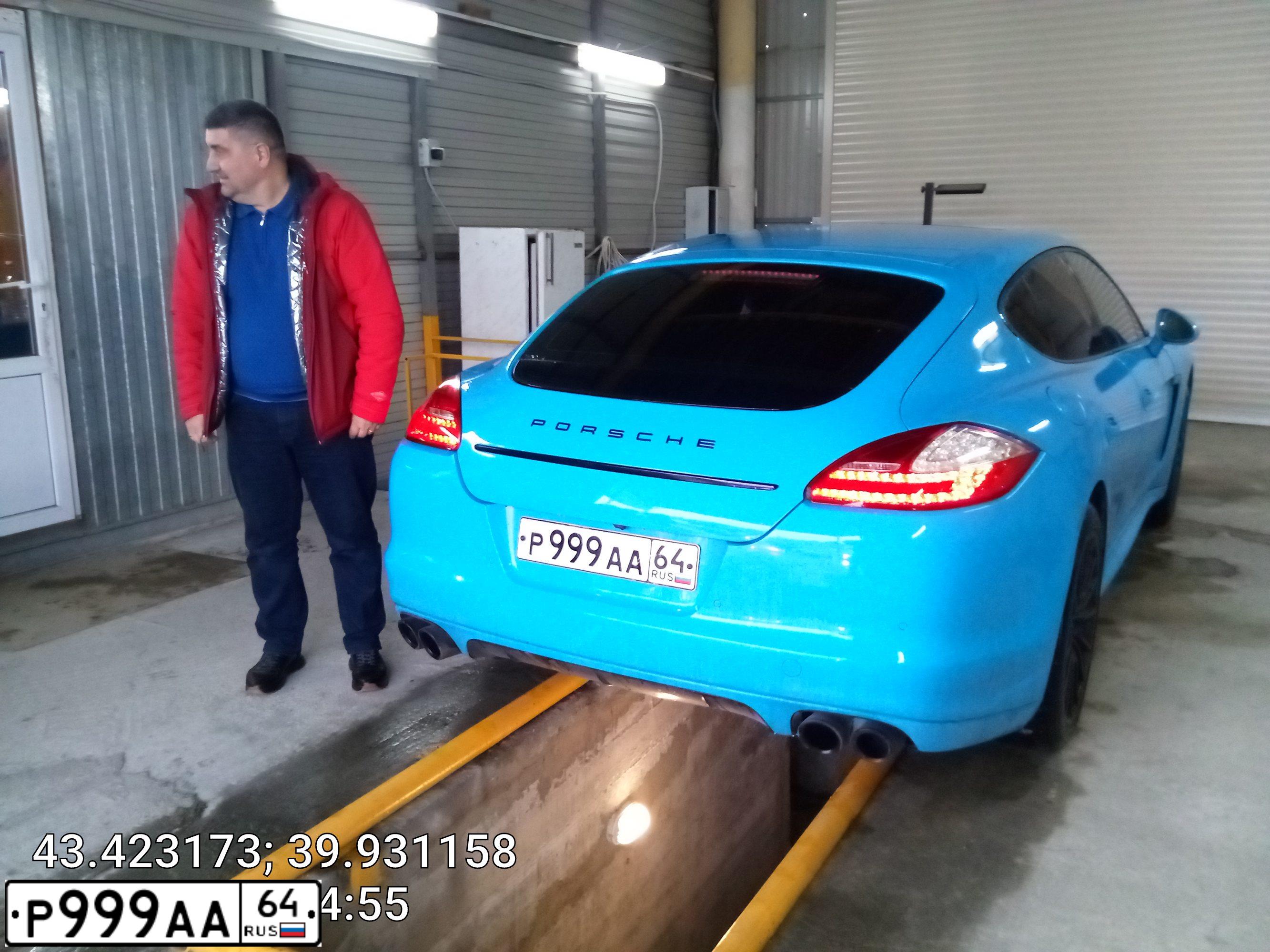 Фото автомобиля PORSCHE PANAMERA, 2012 — госномер Р181НА193. Цвет: СВЕТЛО-СИНИЙ