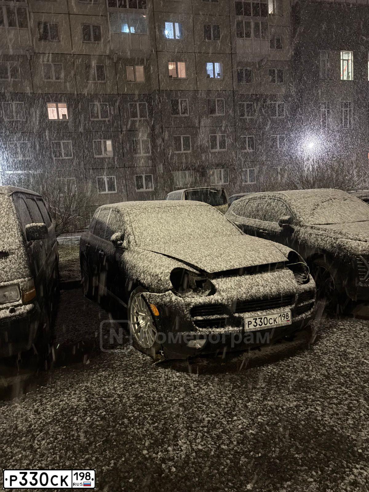 Фото автомобиля PORSCHE CAYENNE, 2006 — госномер М555ВО98. Цвет: ЧЕРНЫЙ