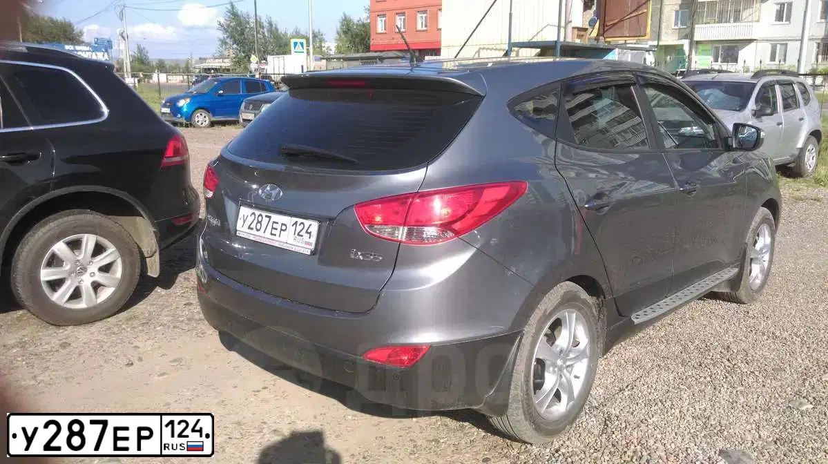 Фото автомобиля HYUNDAI IX35, 2011 — госномер У287ЕР124. Цвет: СЕРЫЙ