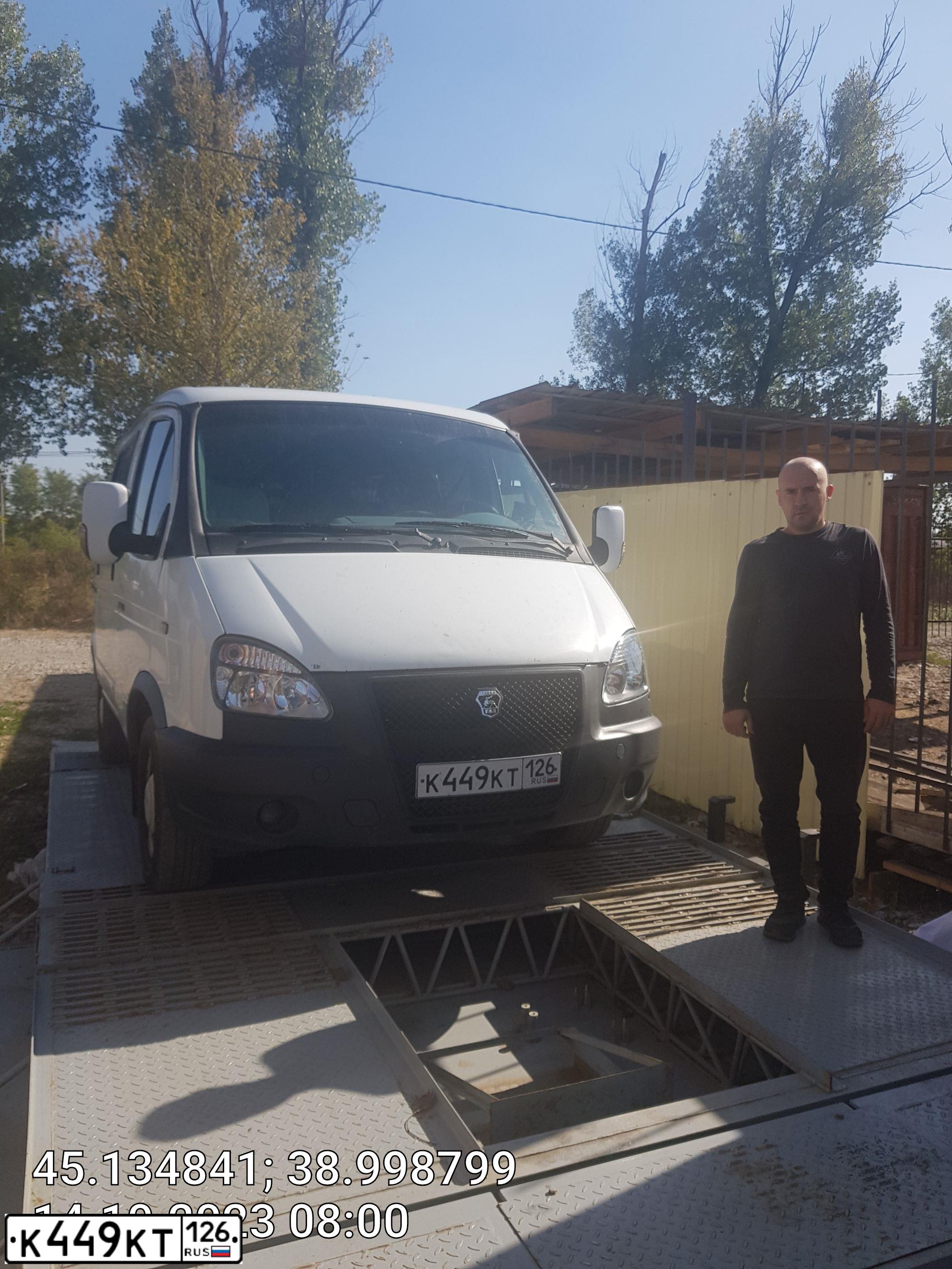 Фото автомобиля GAZ 2217, 2005 — госномер К028ТХ193. Цвет: Белый