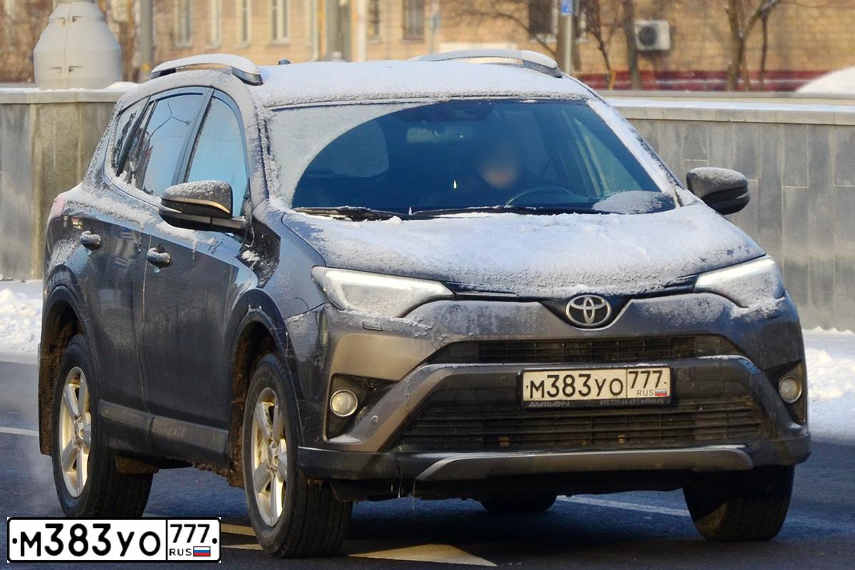 Фото автомобиля TOYOTA RAV4, 2016 — госномер М383УО777. Цвет: Светло-коричневый металлик