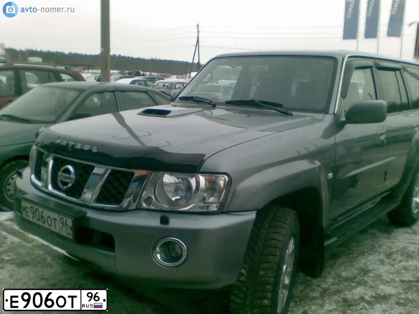 Фото автомобиля NISSAN PATROL, 2006 — госномер Р201ЕТ18. Цвет: СЕРЫЙ