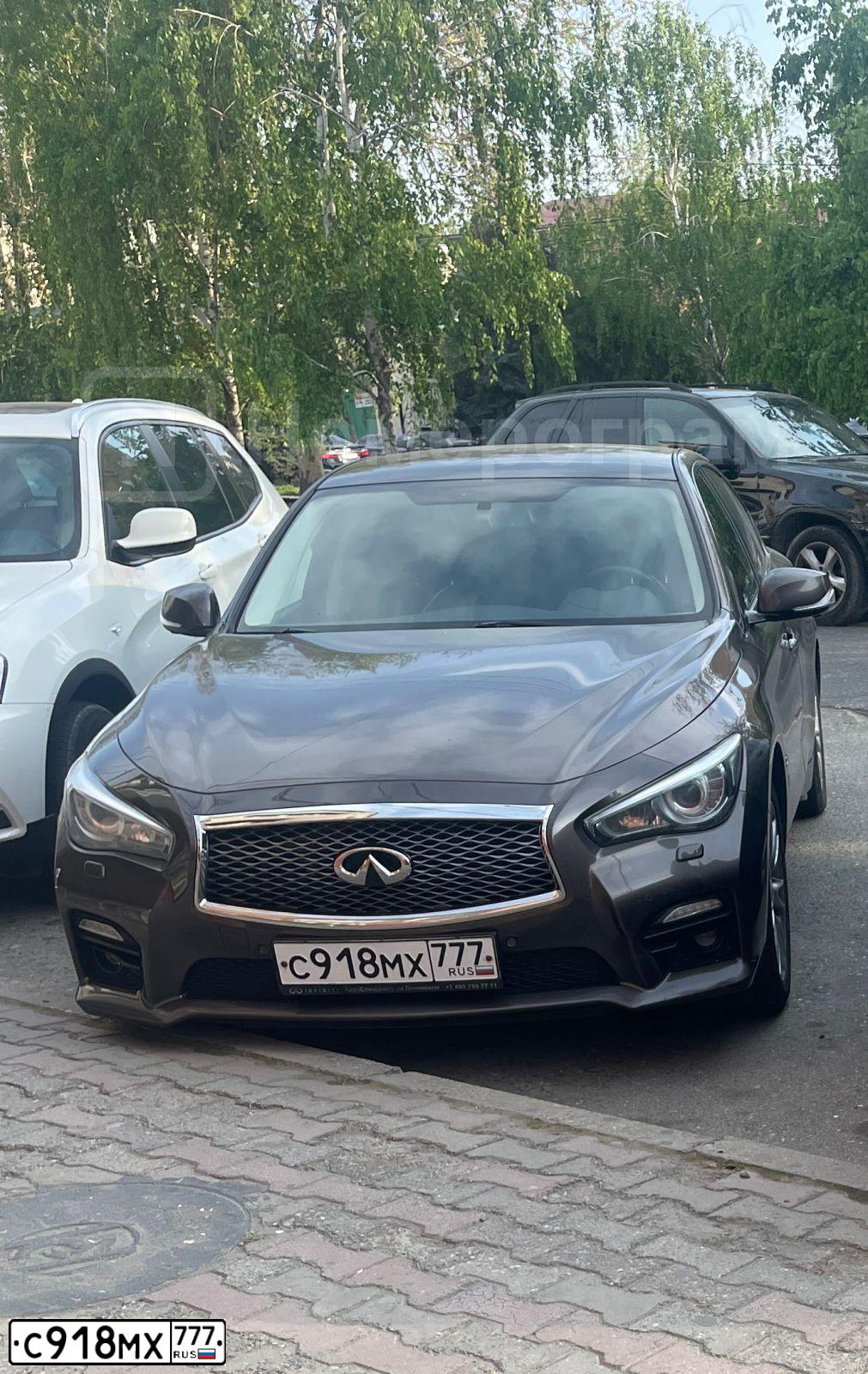Фото автомобиля INFINITI Q50, 2014 — госномер С918МХ777. Цвет: КОРИЧНЕВЫЙ