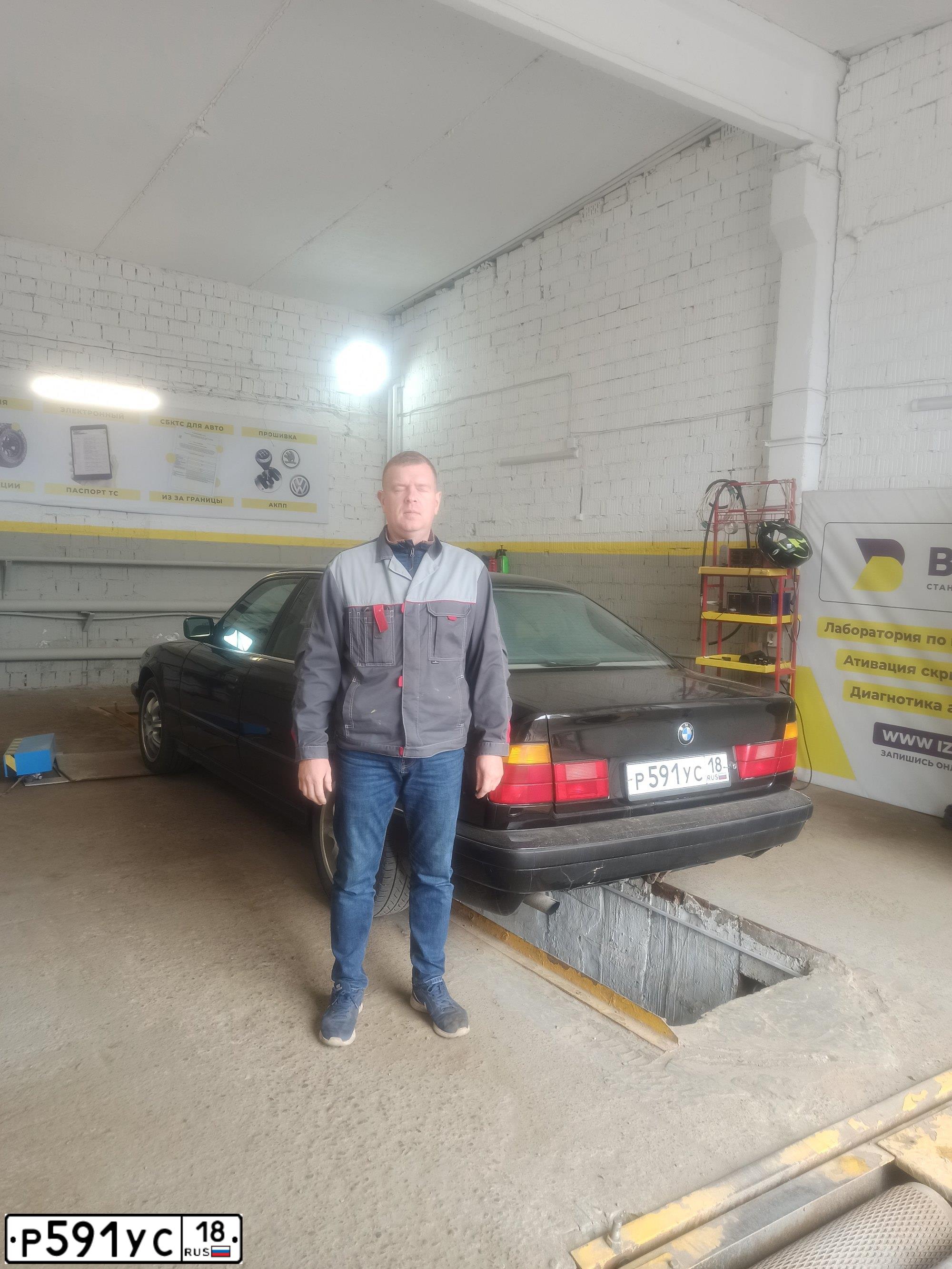 Фото автомобиля BMW SERIE 5, 1989 — госномер Р591УС18. Цвет: ТЕМНО-СЕРЫЙ
