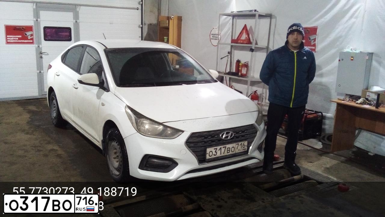Фото автомобиля HYUNDAI SOLARIS, 2019 — госномер О409ХО716. Цвет: Белый
