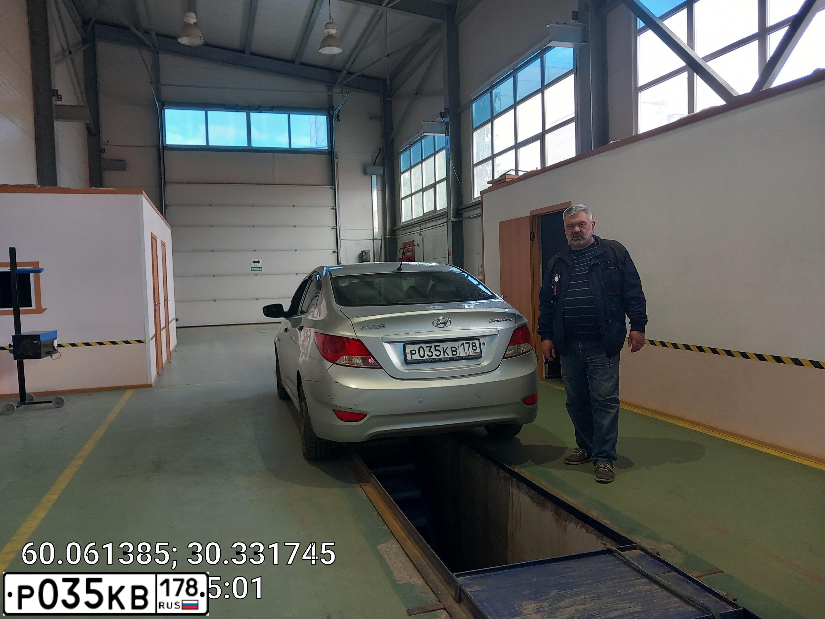 Фото автомобиля HYUNDAI SOLARIS, 2014 — госномер Р035КВ178. Цвет: Серебристый
