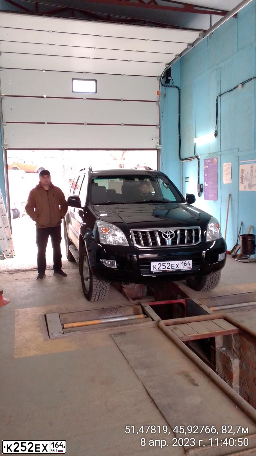 Фото автомобиля TOYOTA LANDCRUISER, 2007 — госномер К252ЕХ164. Цвет: ЧЕРНЫЙ