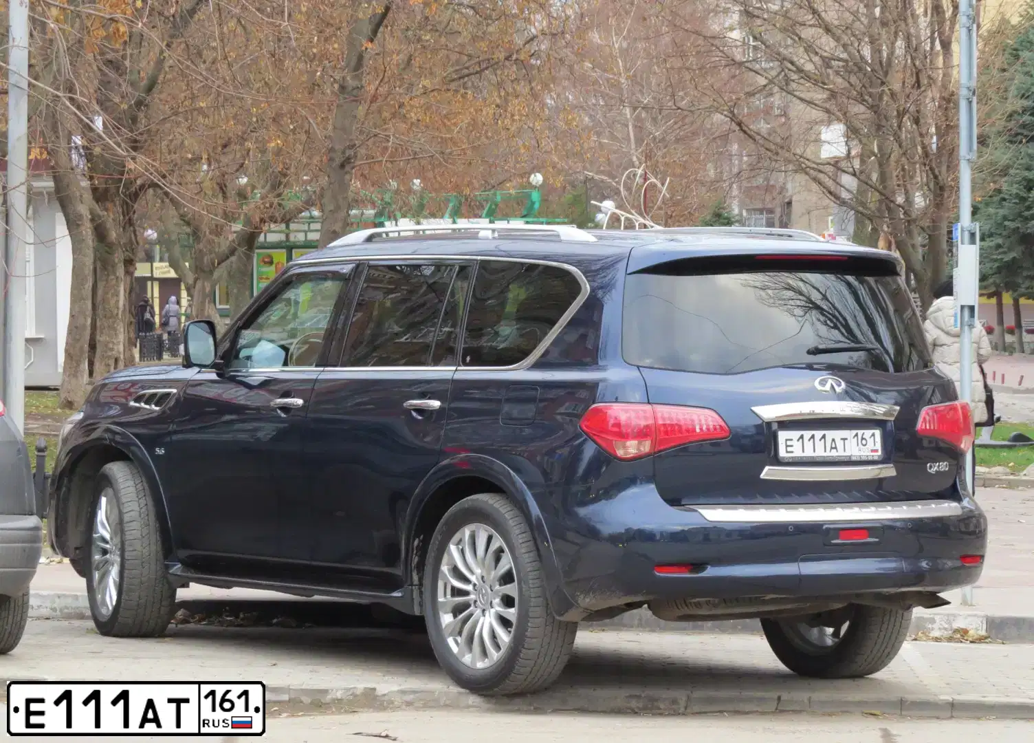 Фото автомобиля LANDROVER DISCOVERY, 2010 — госномер Т667МС123. Цвет: ЧЕРНЫЙ