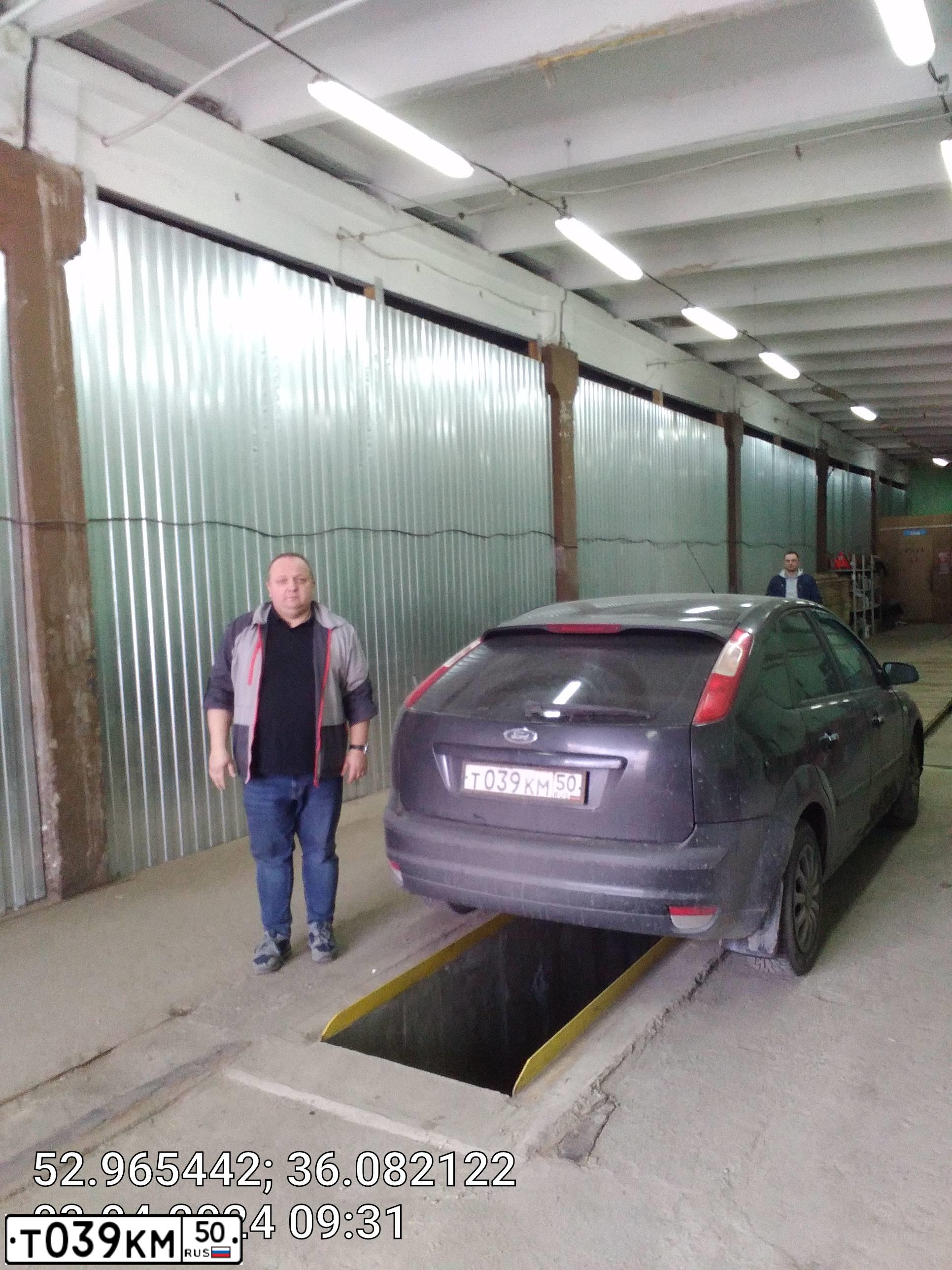 Фото автомобиля FORD FOCUS, 2006 — госномер Т039КМ50. Цвет: ЧЕРНЫЙ