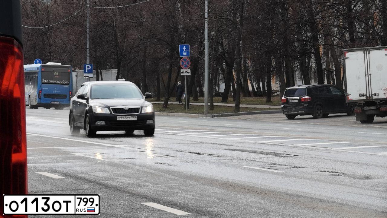 Фото автомобиля AUDI Q5, 2019 — госномер О113ОТ799. Цвет: ЧЕРНЫЙ