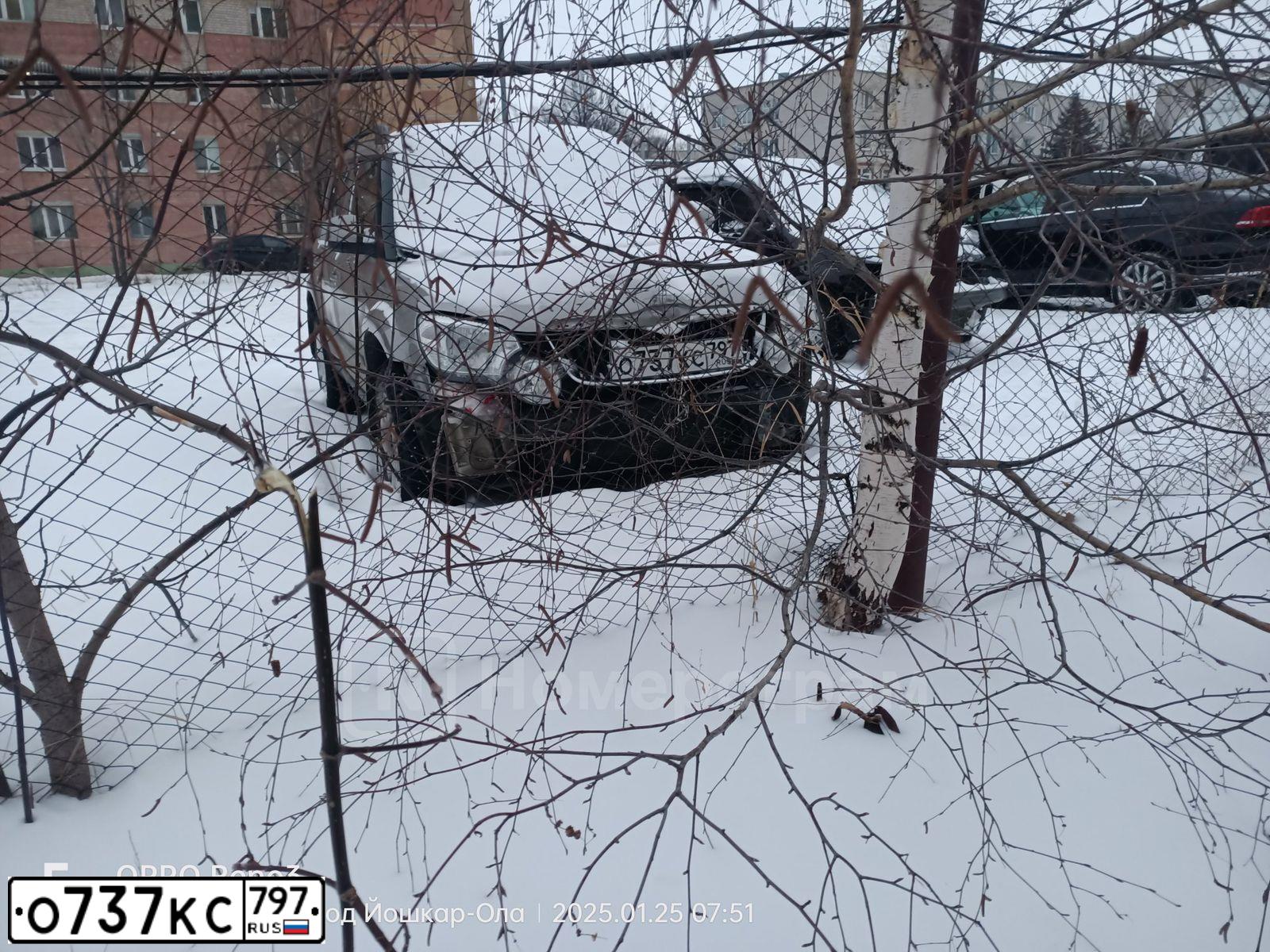 Фото автомобиля SKODA YETI, 2012 — госномер О737КС797. Цвет: БЕЖЕВЫЙ