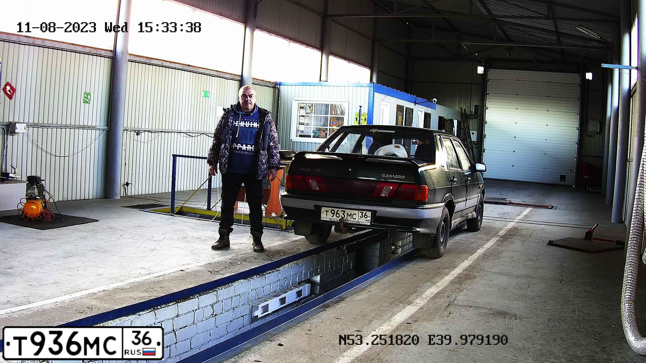 Фото автомобиля LADA 2115, 2003 — госномер Р156ОТ48. Цвет: ТЕМНО-ЗЕЛЕНЫЙ