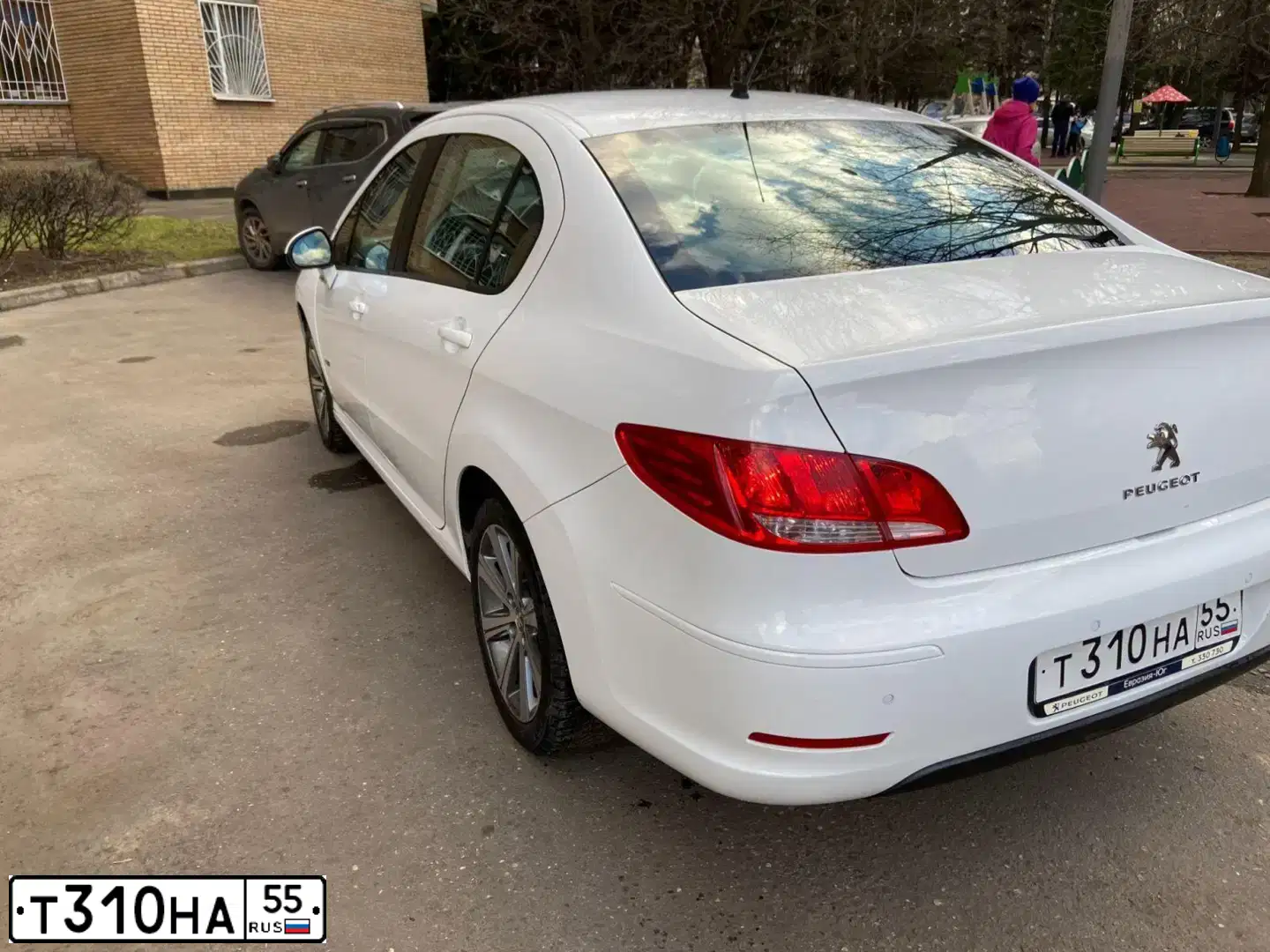 Фото автомобиля PEUGEOT 408, 2014 — госномер О310АУ977. Цвет: Белый