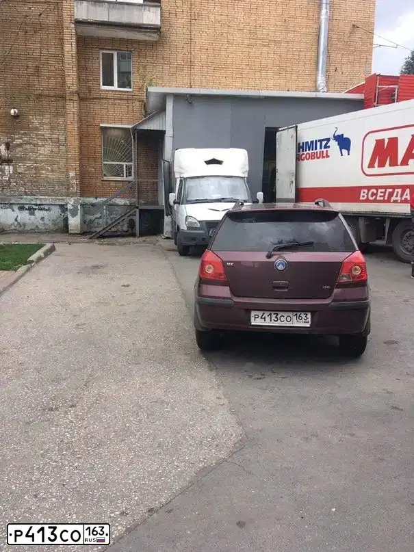 Фото автомобиля GEELY MK CROSS, 2012 — госномер Р413СО163. Цвет: ТЕМНО-ВИШНЕВЫЙ