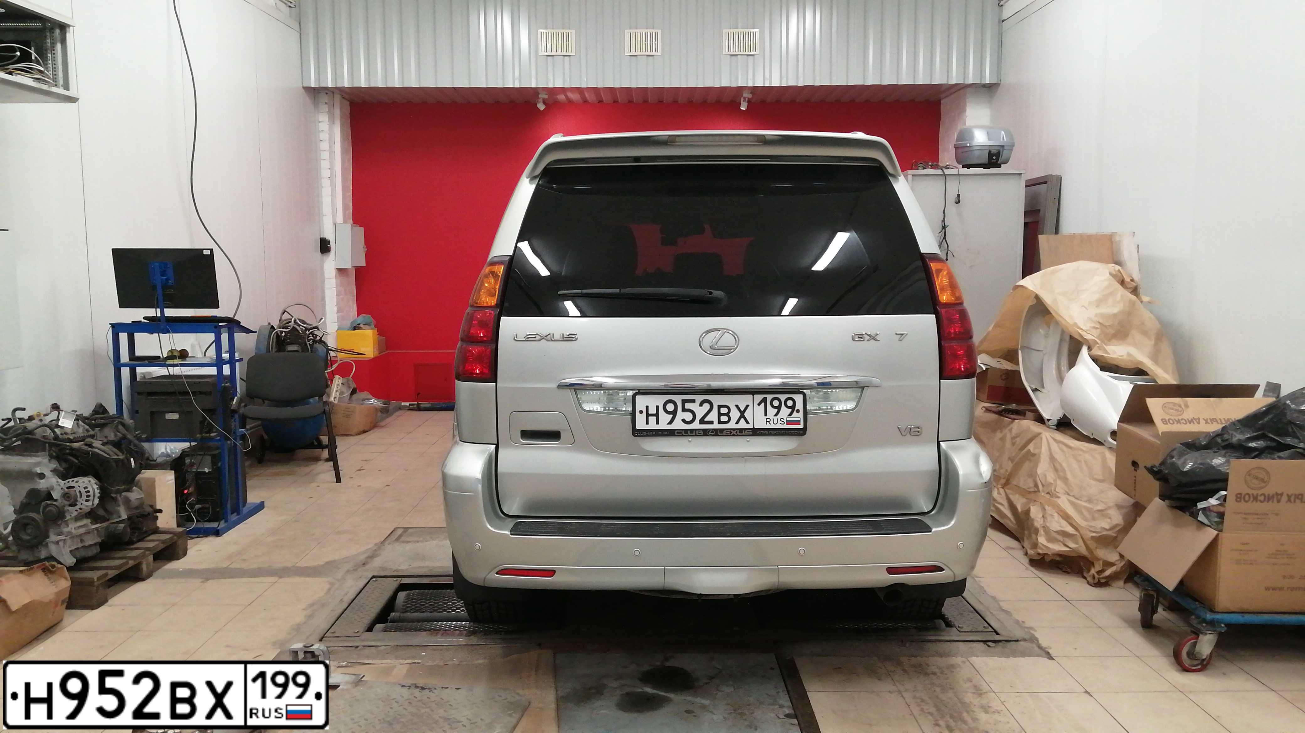 Фото автомобиля LEXUS GX, 2004 — госномер Н952ВХ199. Цвет: СЕРЫЙ МЕТАЛЛИК
