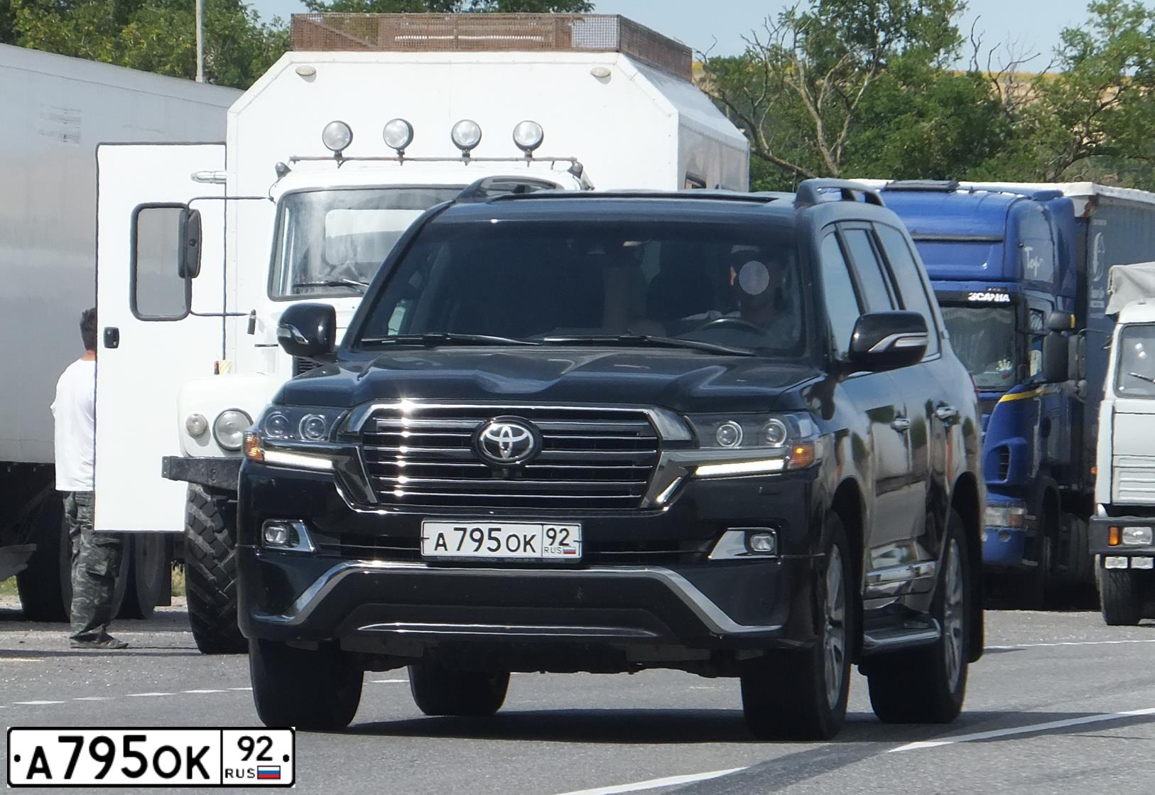Фото автомобиля MERCEDES-BENZ G-CLASS, 2021 — госномер В025КА92. Цвет: ЧЕРНЫЙ