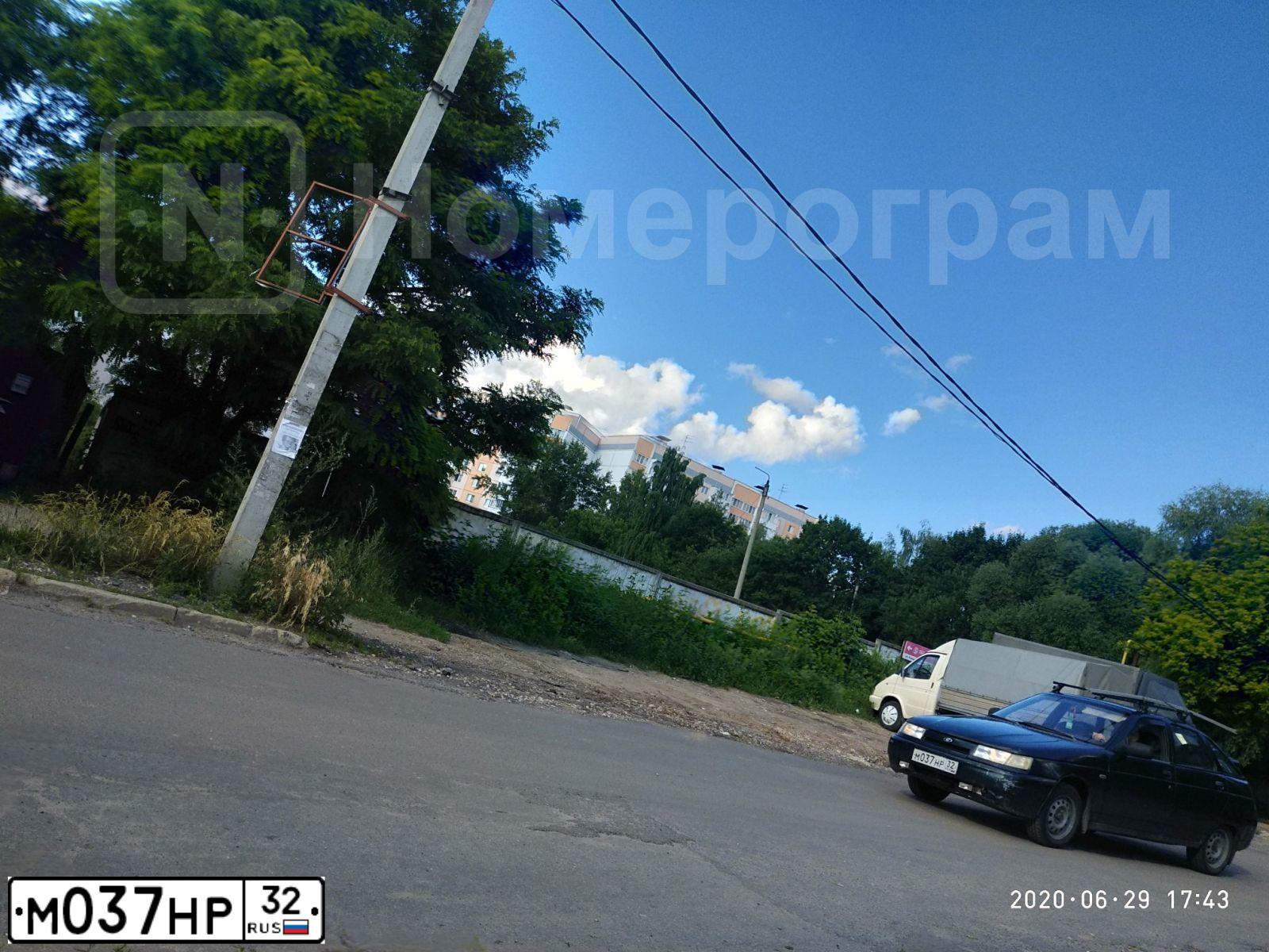 Фото автомобиля LADA 2112, 2001 — госномер О096ТО32. Цвет: Темно-зеленый