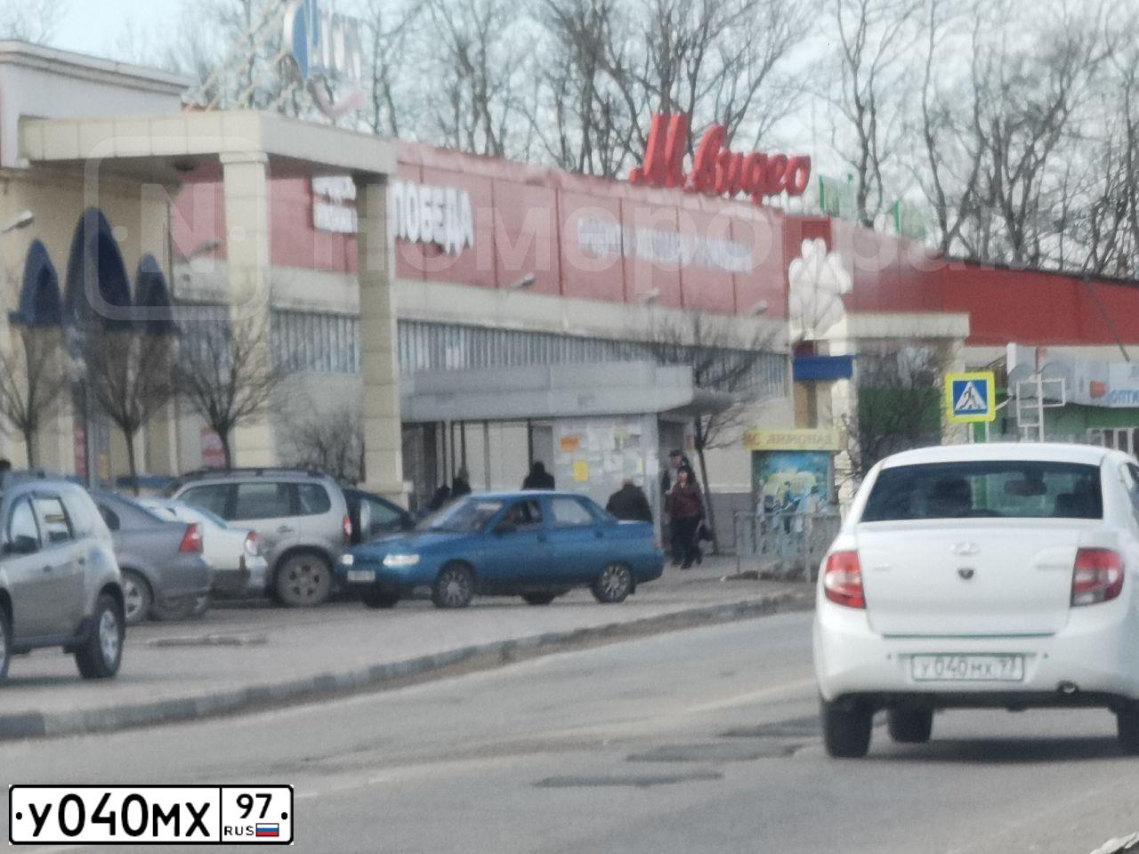 Фото автомобиля MERCEDES E-KLASSE, 2000 — госномер У153ТЕ152. Цвет: ЧЕРНО-СИНИЙ