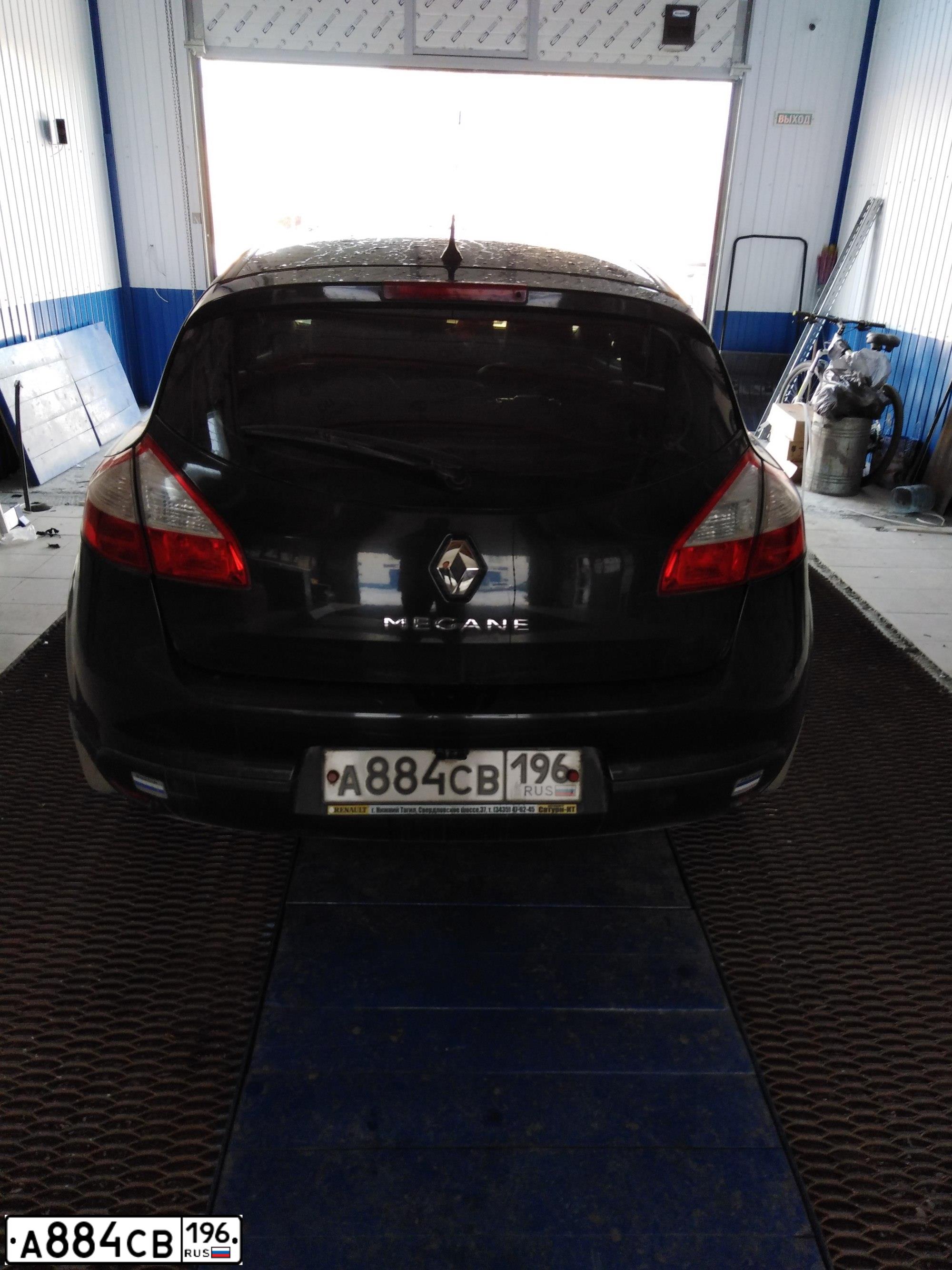 Фото автомобиля RENAULT MEGANE, 2014 — госномер А884СВ196. Цвет: ЧЕРНЫЙ