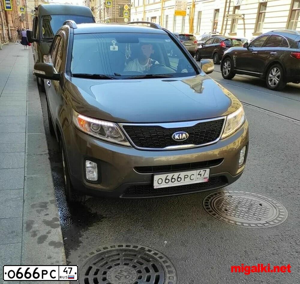 Фото автомобиля KIA SORENTO, 2016 — госномер О666РС47. Цвет: БЕЖЕВЫЙ