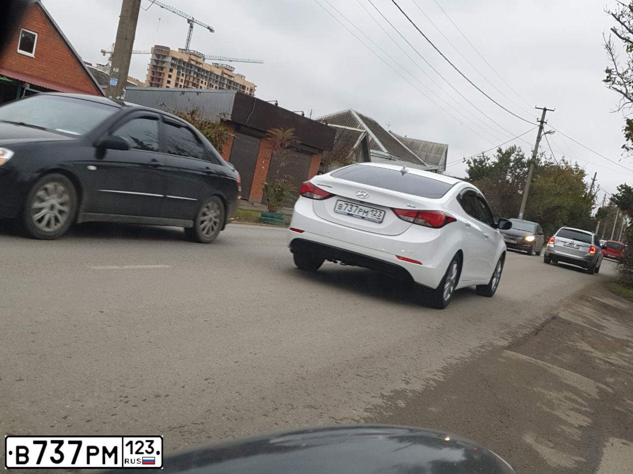 Фото автомобиля HYUNDAI ELANTRA, 2015 — госномер В737РМ123. Цвет: БЕЛЫЙ