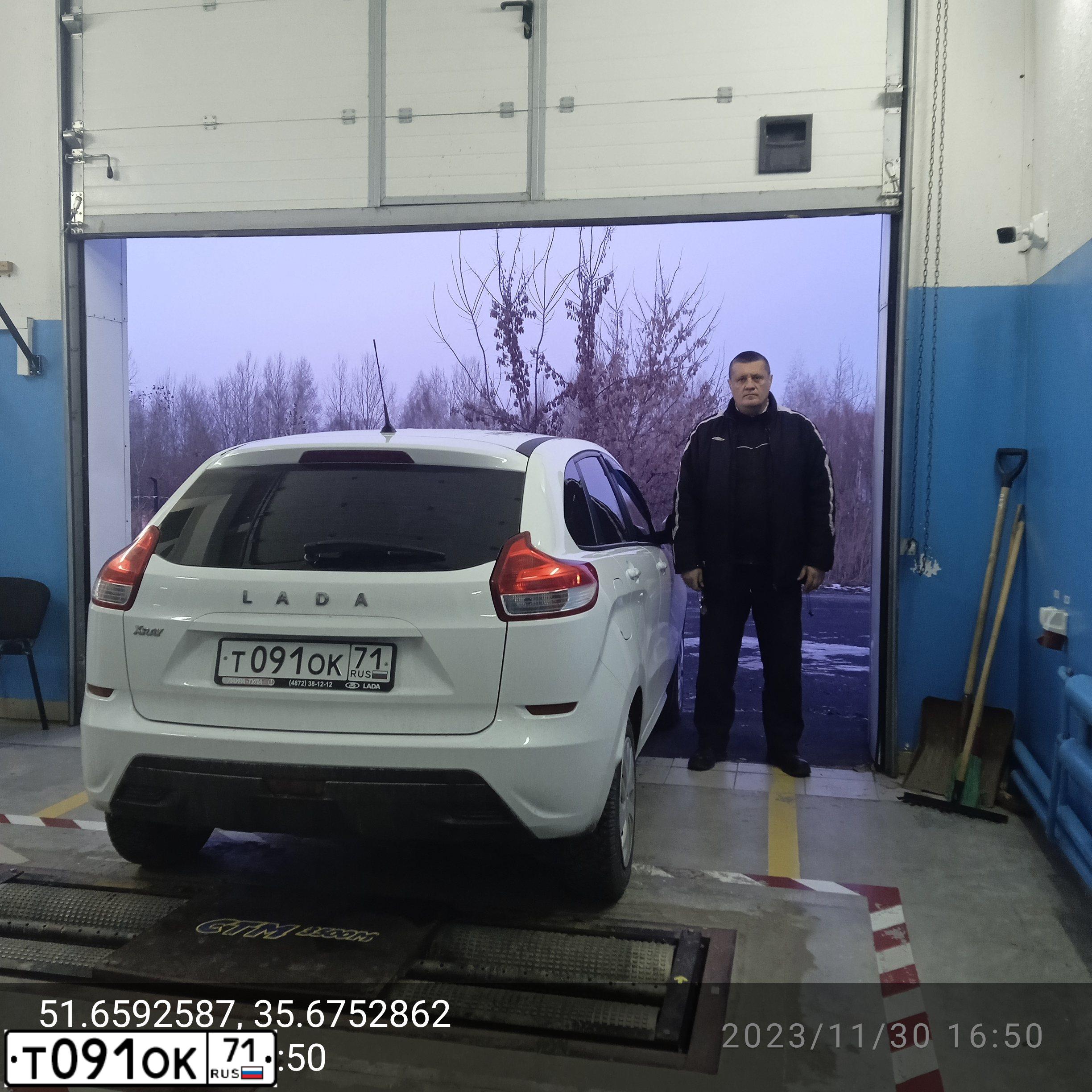 Фото автомобиля LADA XRAY, 2018 — госномер Р207АН46. Цвет: БЕЛЫЙ