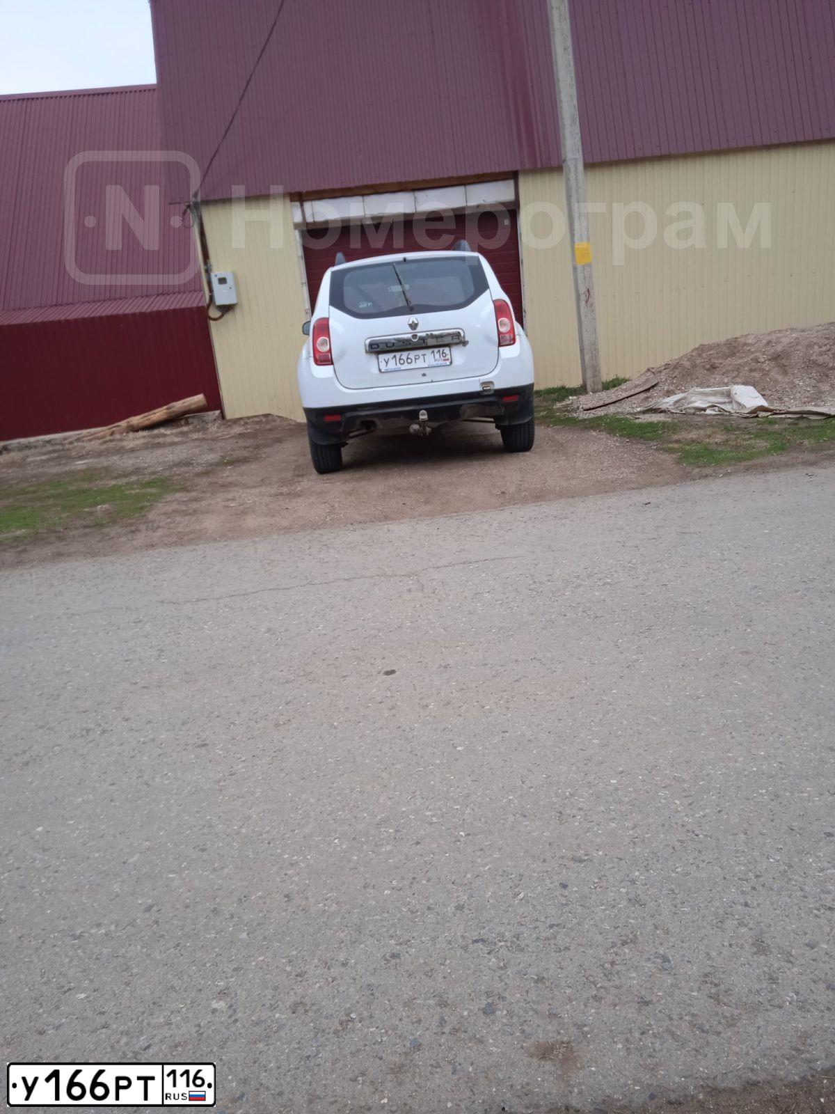 Фото автомобиля RENAULT DUSTER, 2014 — госномер У166РТ116. Цвет: БЕЛЫЙ