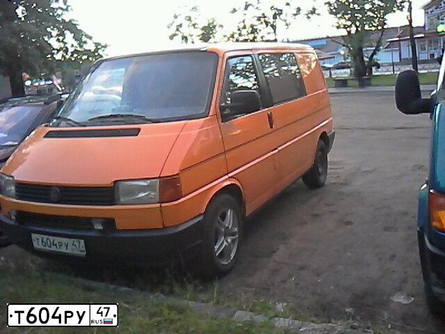 Фото автомобиля VOLKSWAGEN TRANSPORTER, 1995 — госномер Т604РУ47. Цвет: ЖЁЛТЫЙ