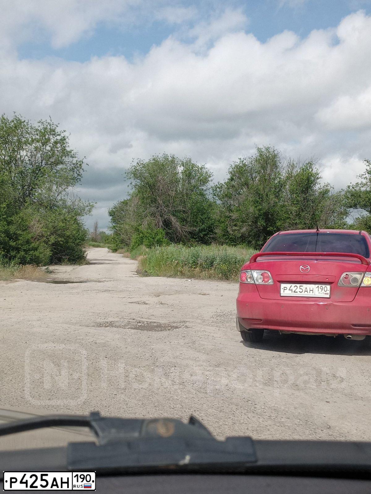 Фото автомобиля MAZDA 6, 2004 — госномер Р425АН190. Цвет: Красный