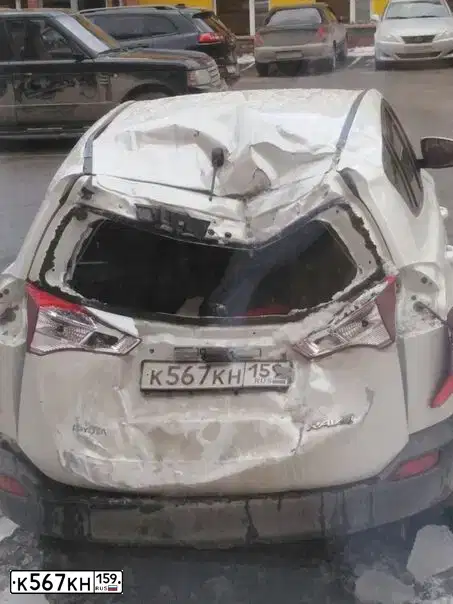 Фото автомобиля TOYOTA RAV4, 2015 — госномер М233СЕ159. Цвет: Белый