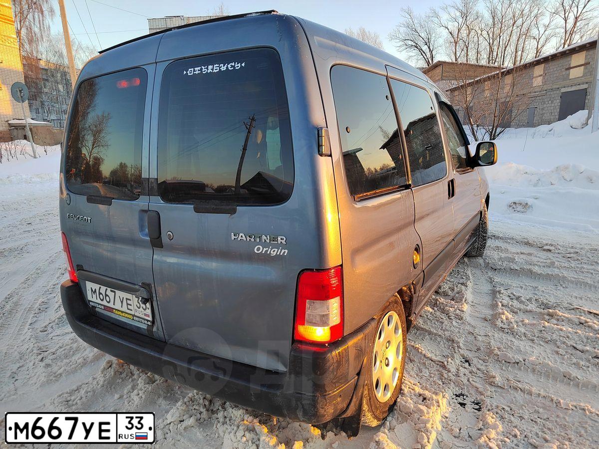 Фото автомобиля RENAULT DUSTER, 2013 — госномер М667УЕ33. Цвет: синий