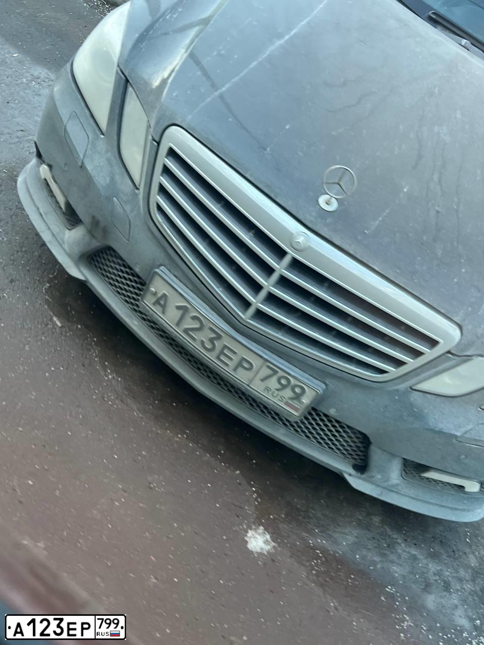 Фото автомобиля MERCEDES E-KLASSE, 2010 — госномер М217МС190. Цвет: ЧЕРНЫЙ