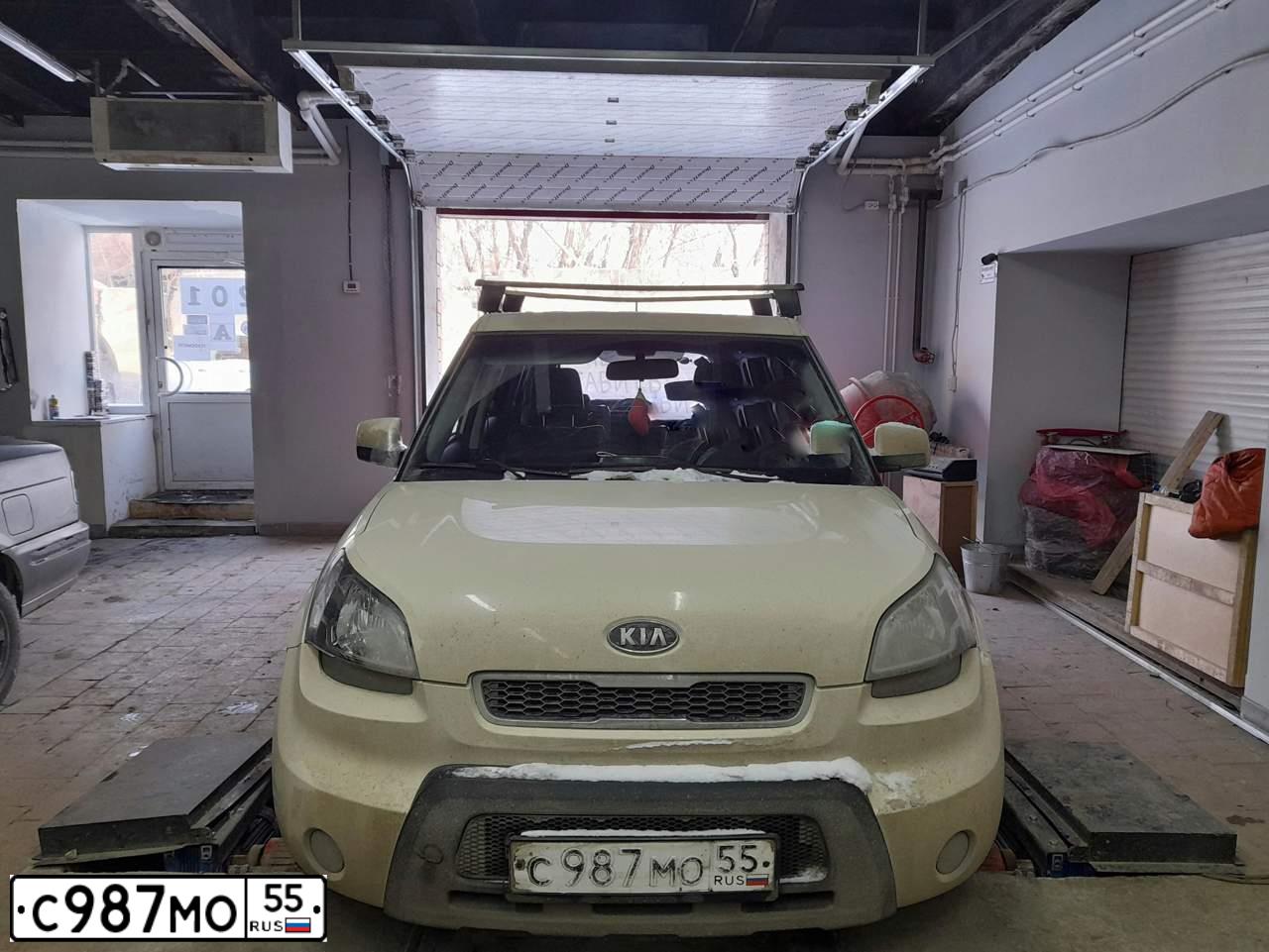 Фото автомобиля KIA SOUL, 2009 — госномер С987МО55. Цвет: БЕЛЫЙ