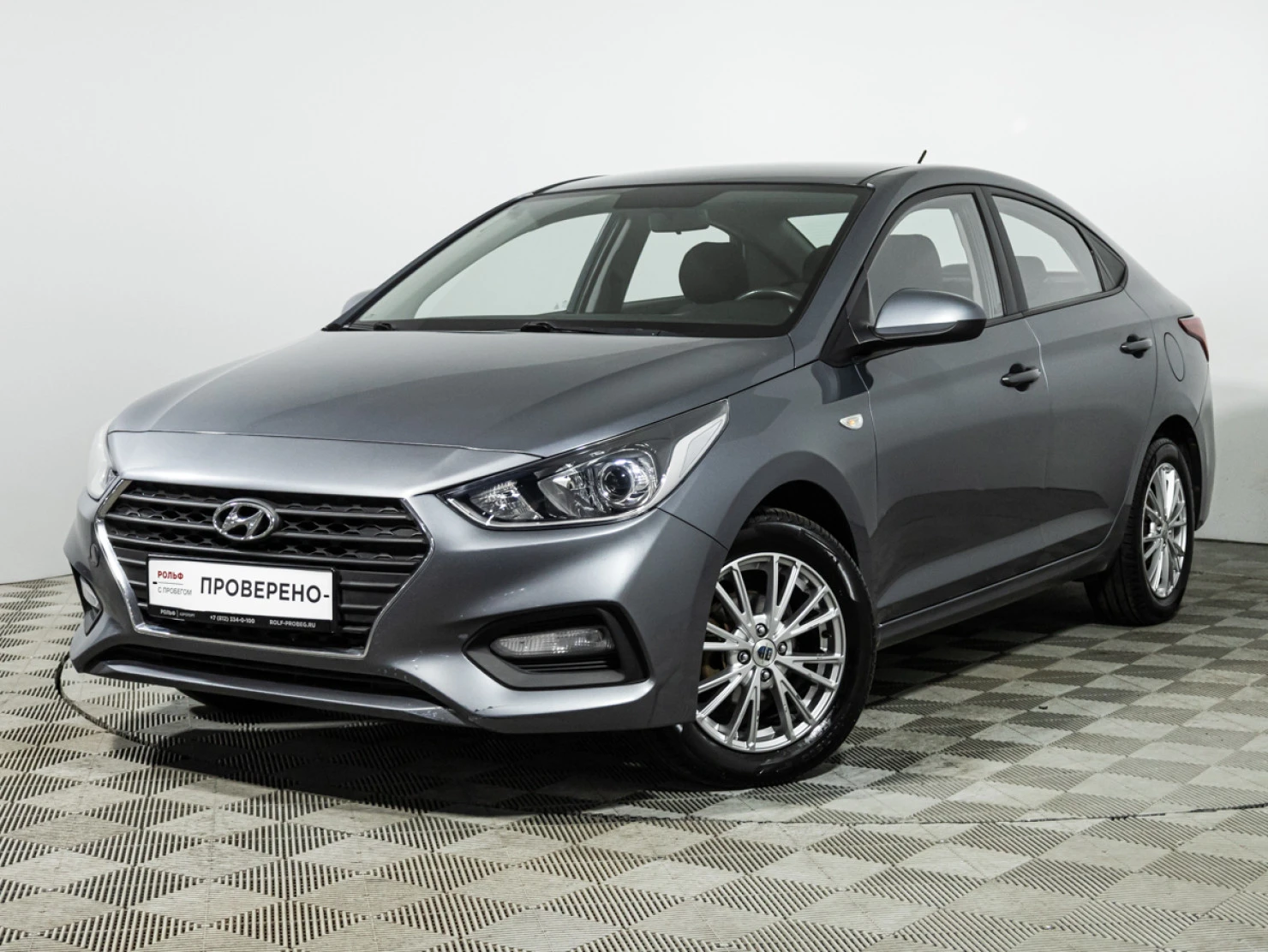 Фото автомобиля HYUNDAI SOLARIS, 2019 — госномер Т935ВХ198. Цвет: Серый