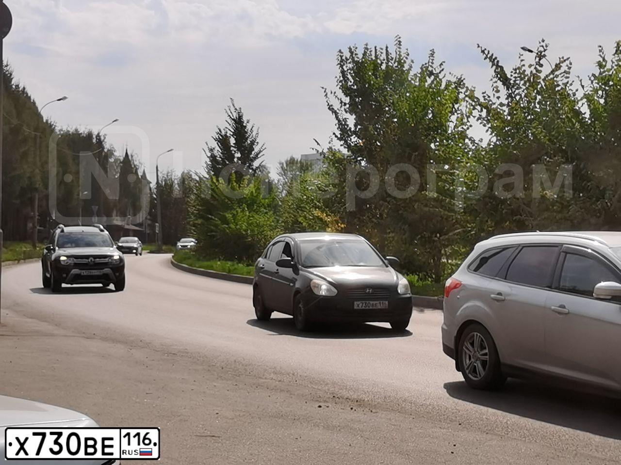 Фото автомобиля HYUNDAI VERNA, 2007 — госномер Е166ЕН116. Цвет: ЧЕРНЫЙ